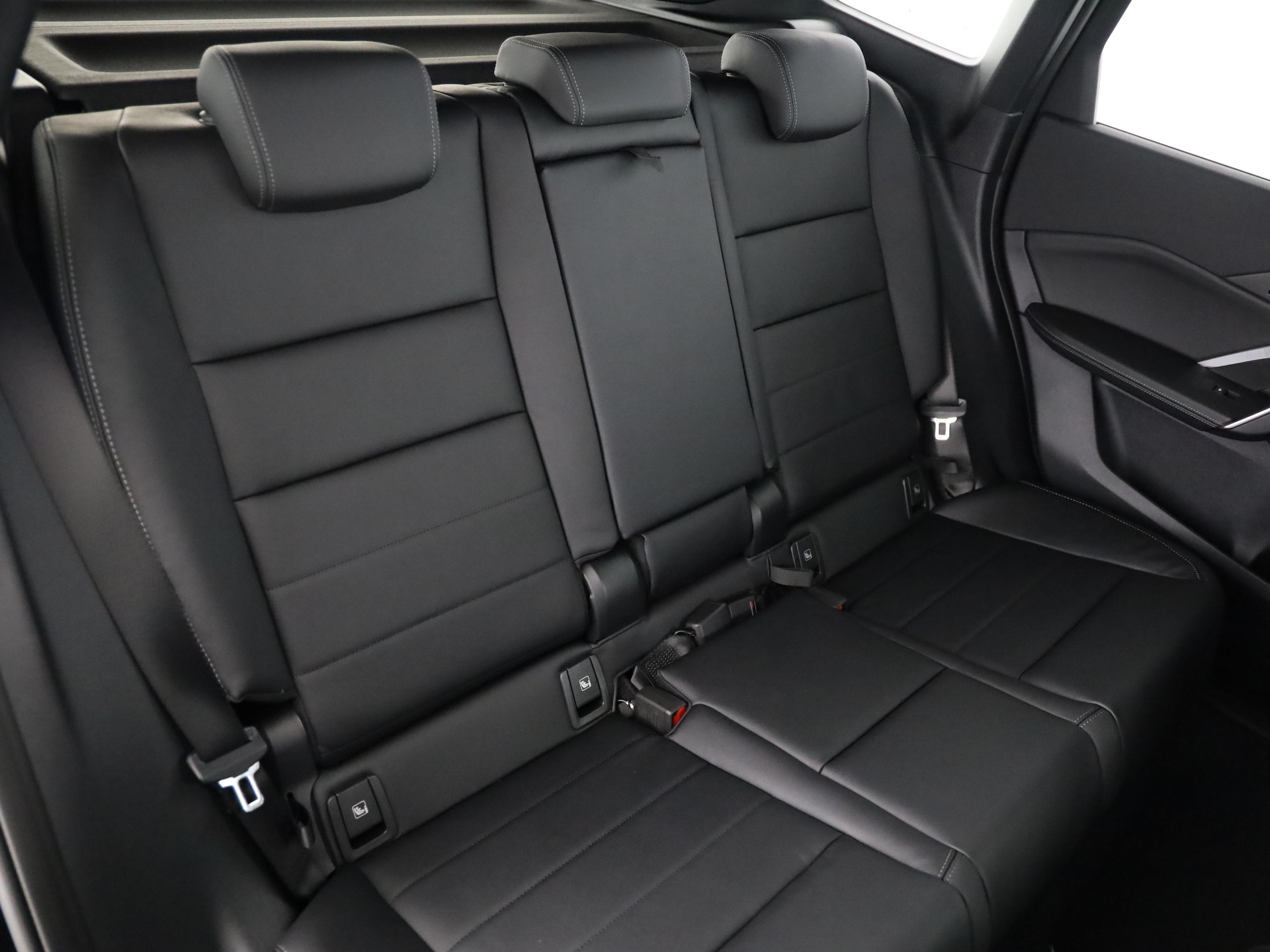 BMW iX1 30 xDrive-image-15