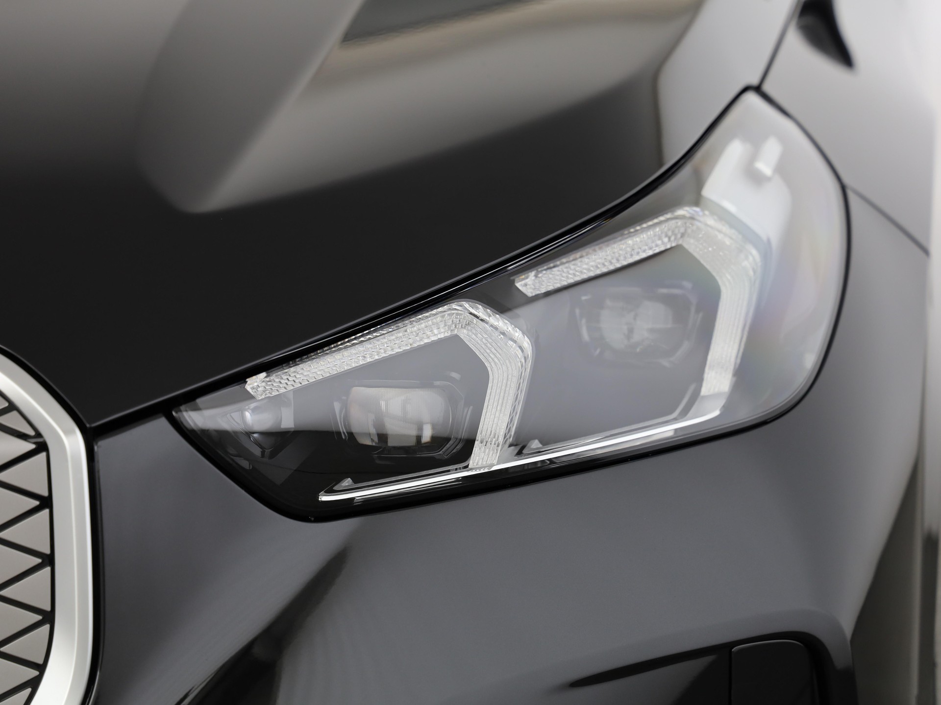 BMW iX1 30 xDrive-image-5