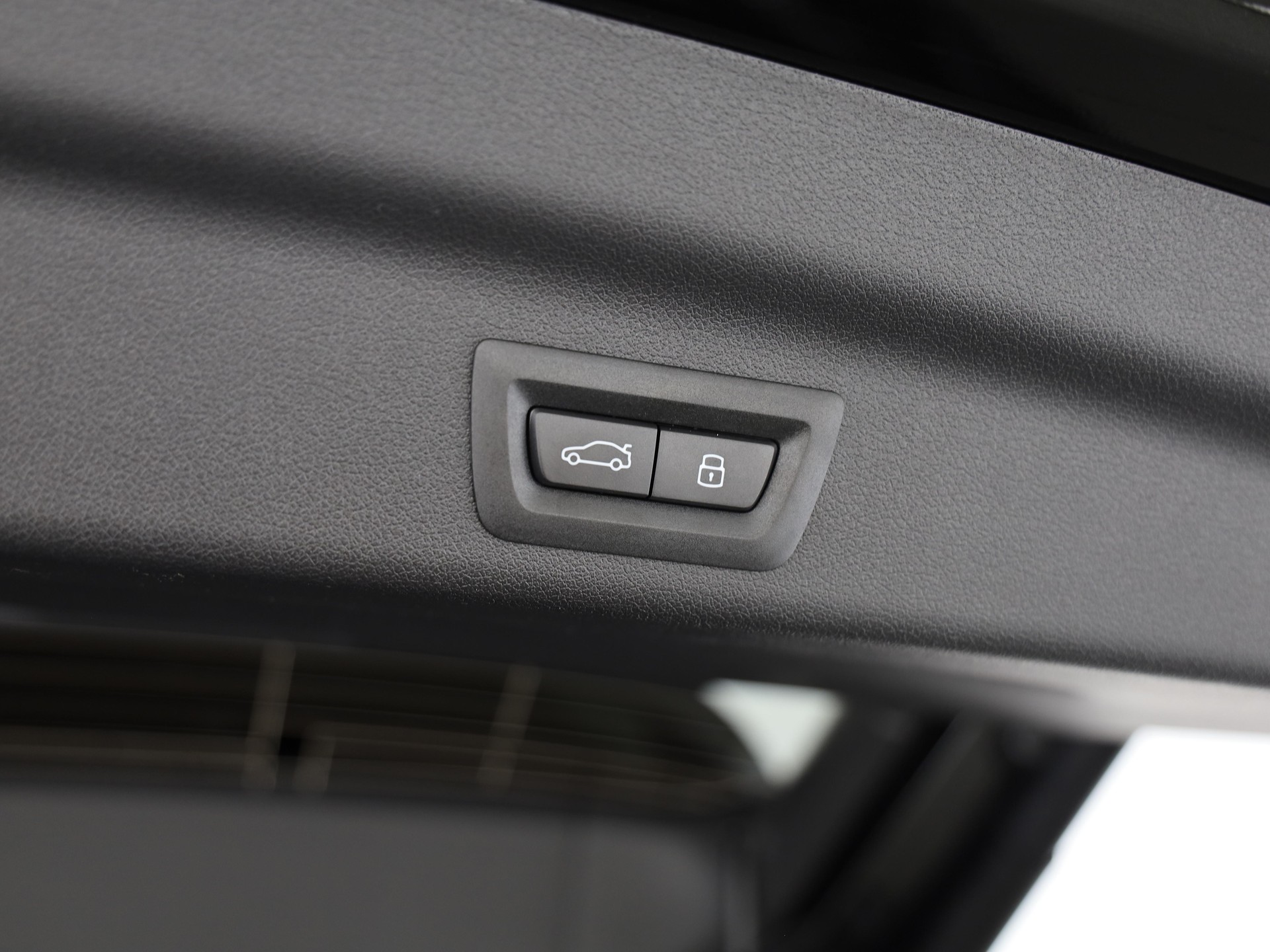 BMW iX1 30 xDrive-image-7