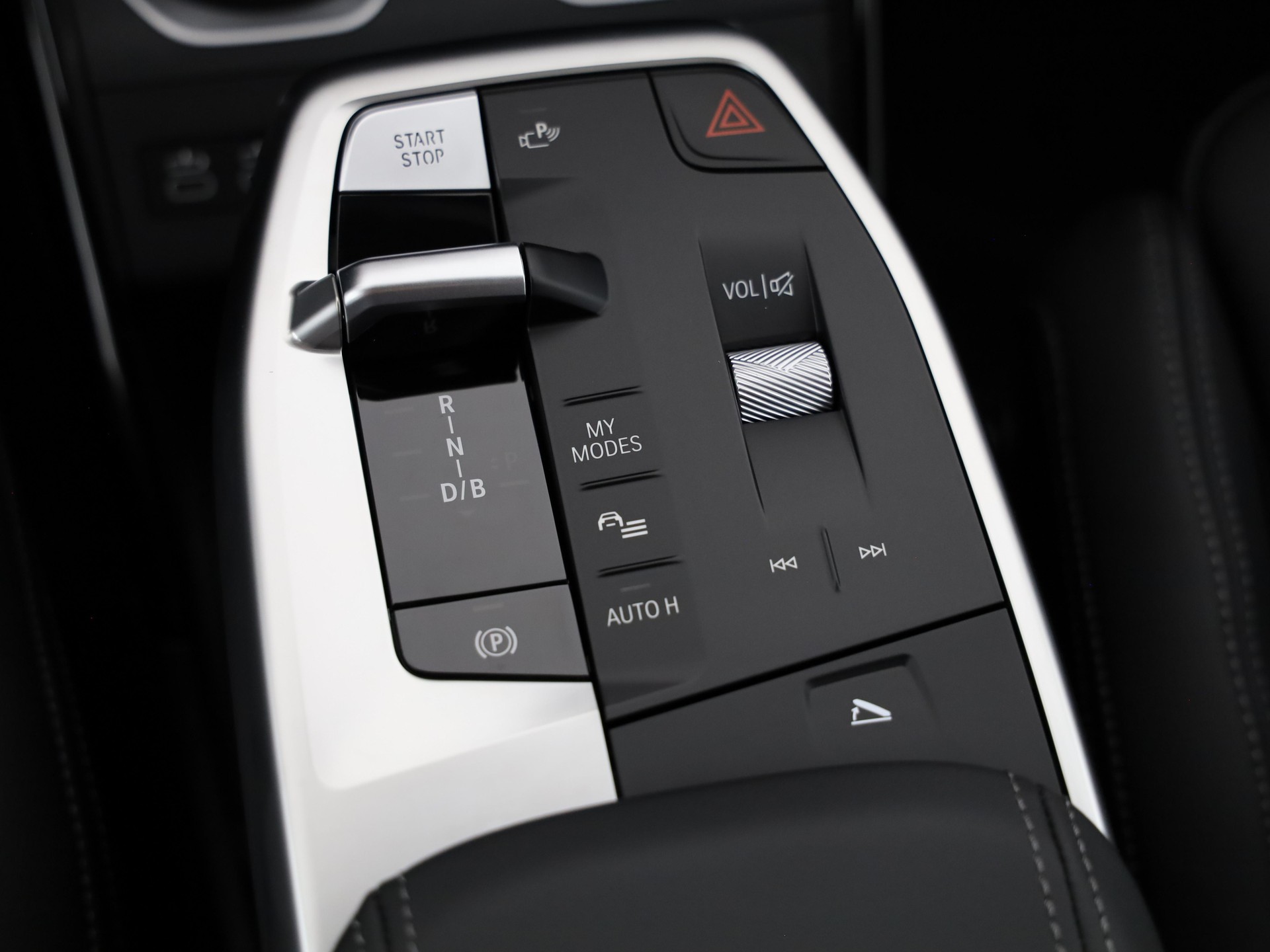 BMW iX1 30 xDrive-image-18