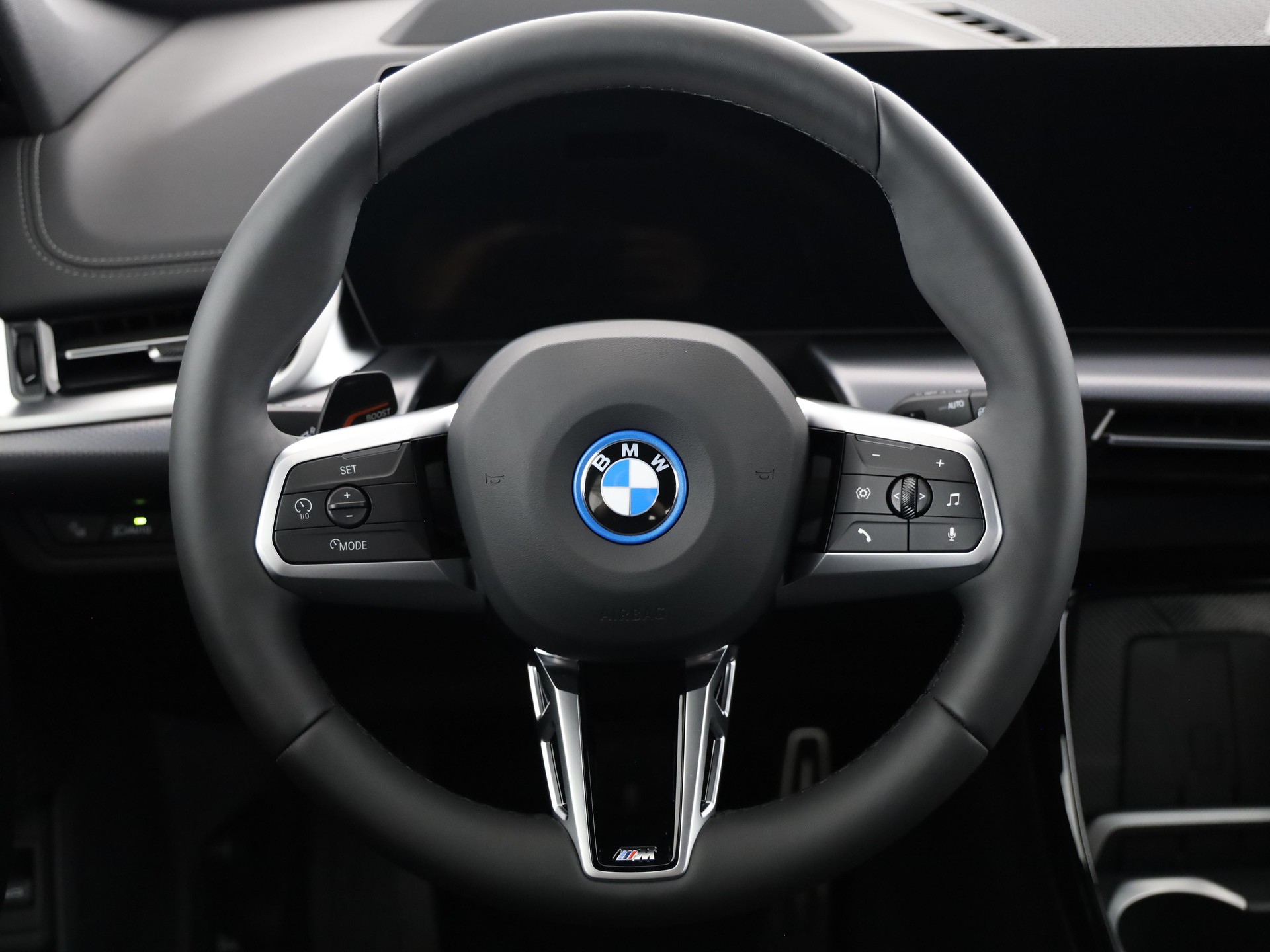 BMW iX1 30 xDrive-image-11