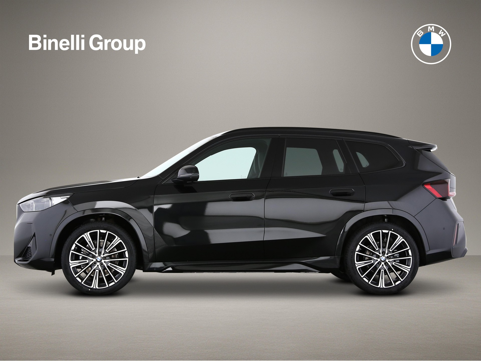 BMW iX1 30 xDrive-image-1