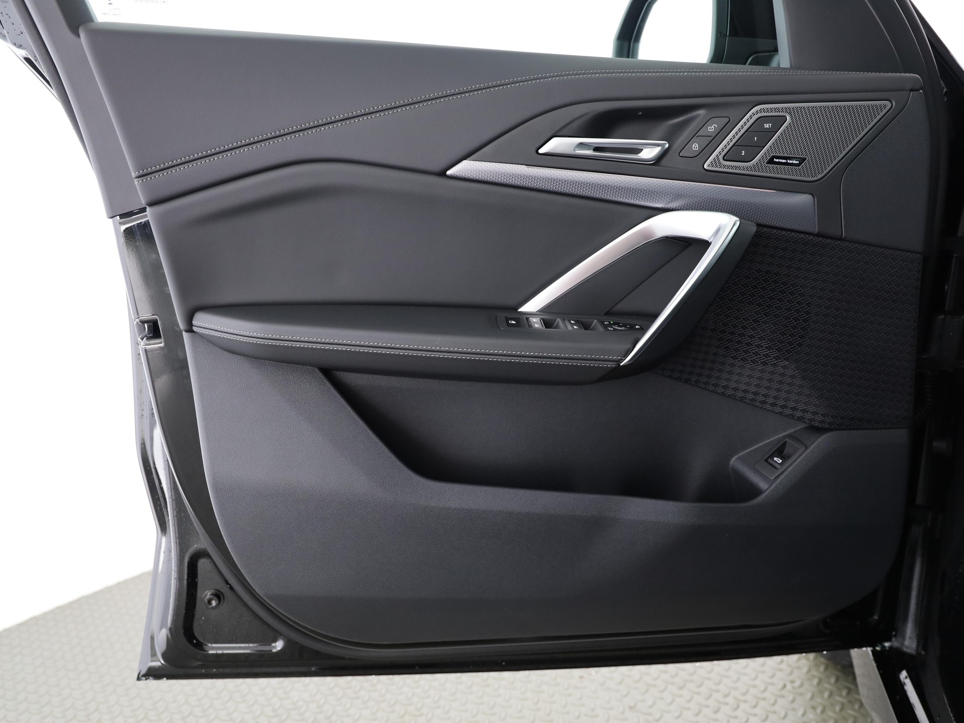 BMW iX1 30 xDrive-image-19