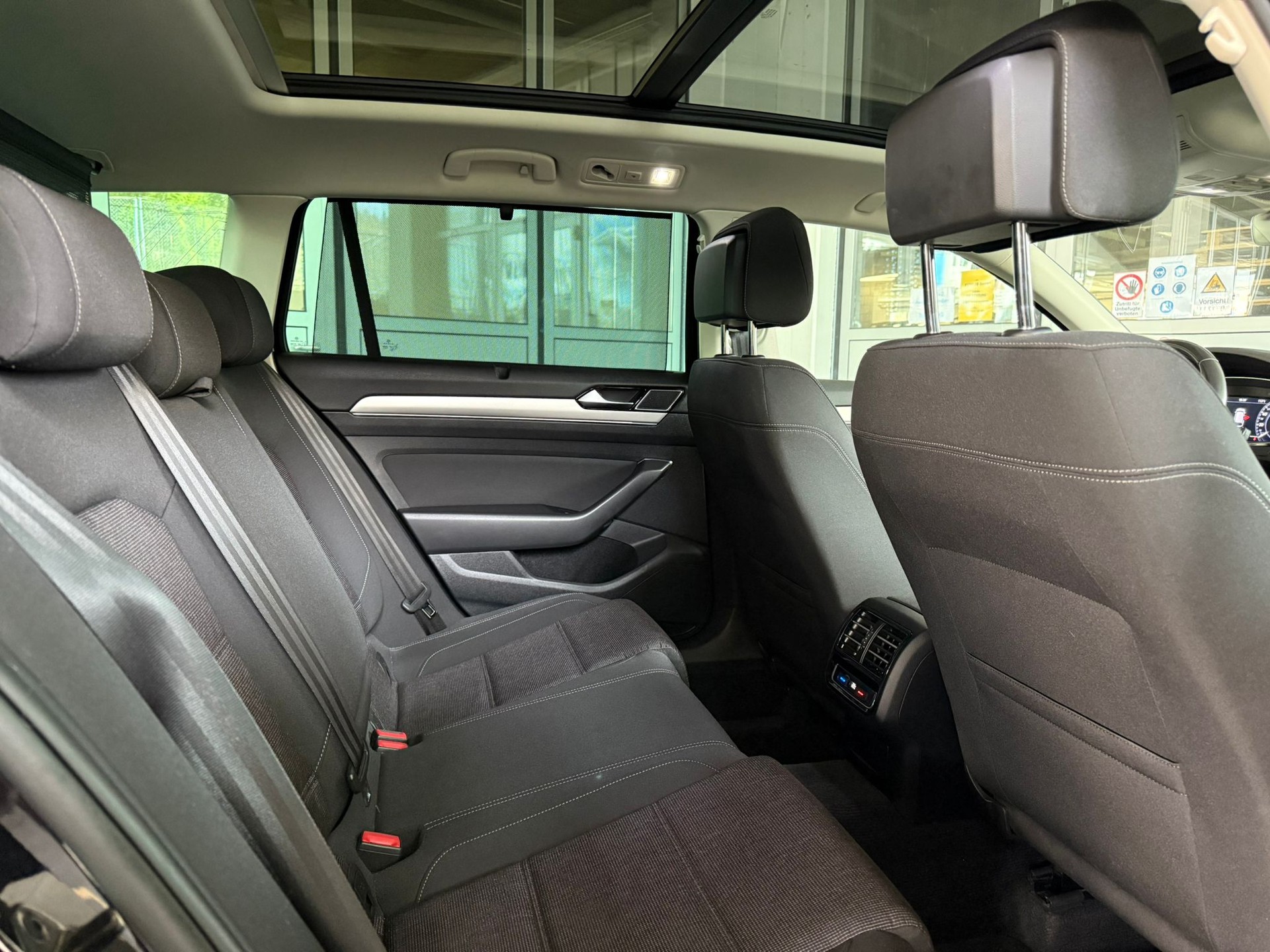 VW Passat Variant 2.0 TDI SCR BM Comfortline DSG-image-12