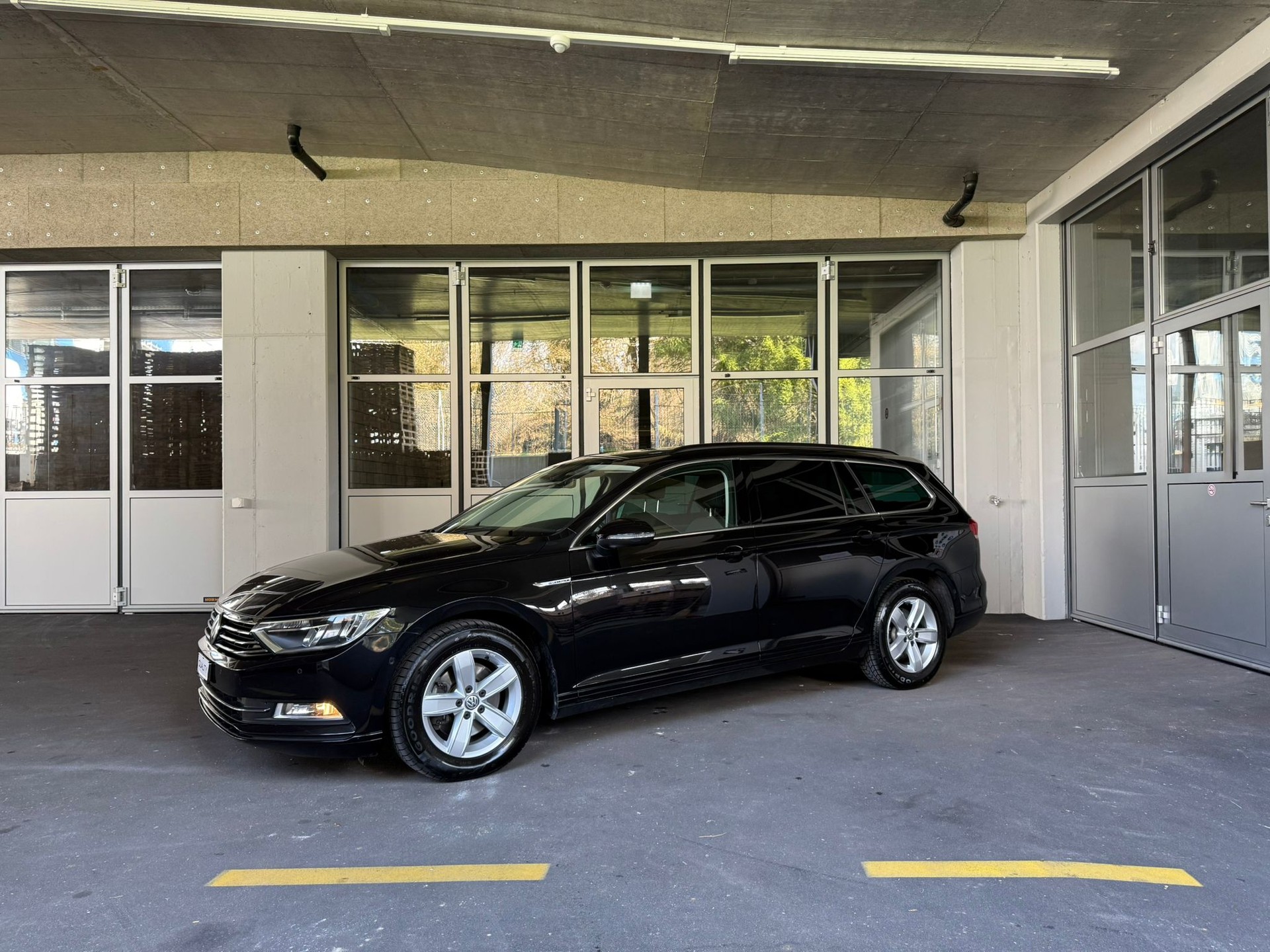VW Passat Variant 2.0 TDI SCR BM Comfortline DSG-image-6