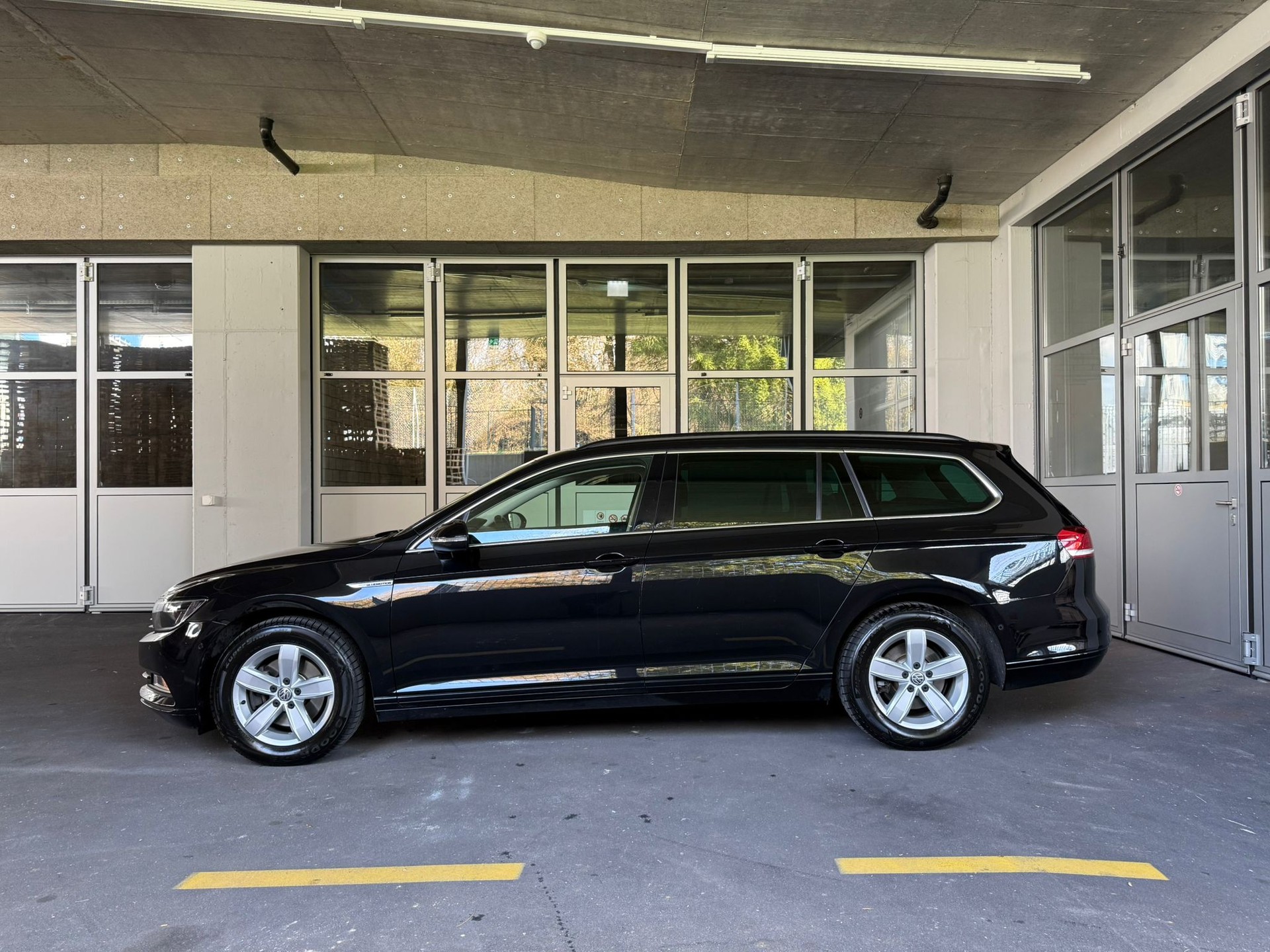 VW Passat Variant 2.0 TDI SCR BM Comfortline DSG-image-5