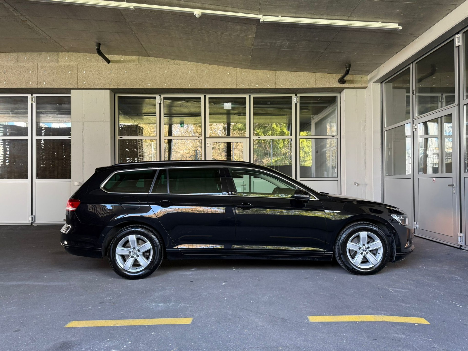 VW Passat Variant 2.0 TDI SCR BM Comfortline DSG-image-1