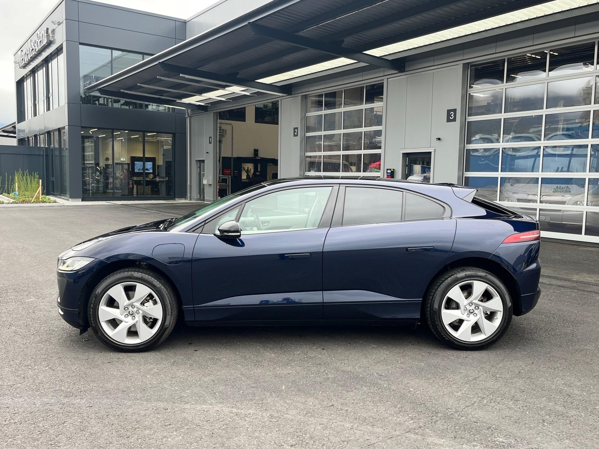 JAGUAR I-Pace EV400 R-Dynamic SE AWD-image-1