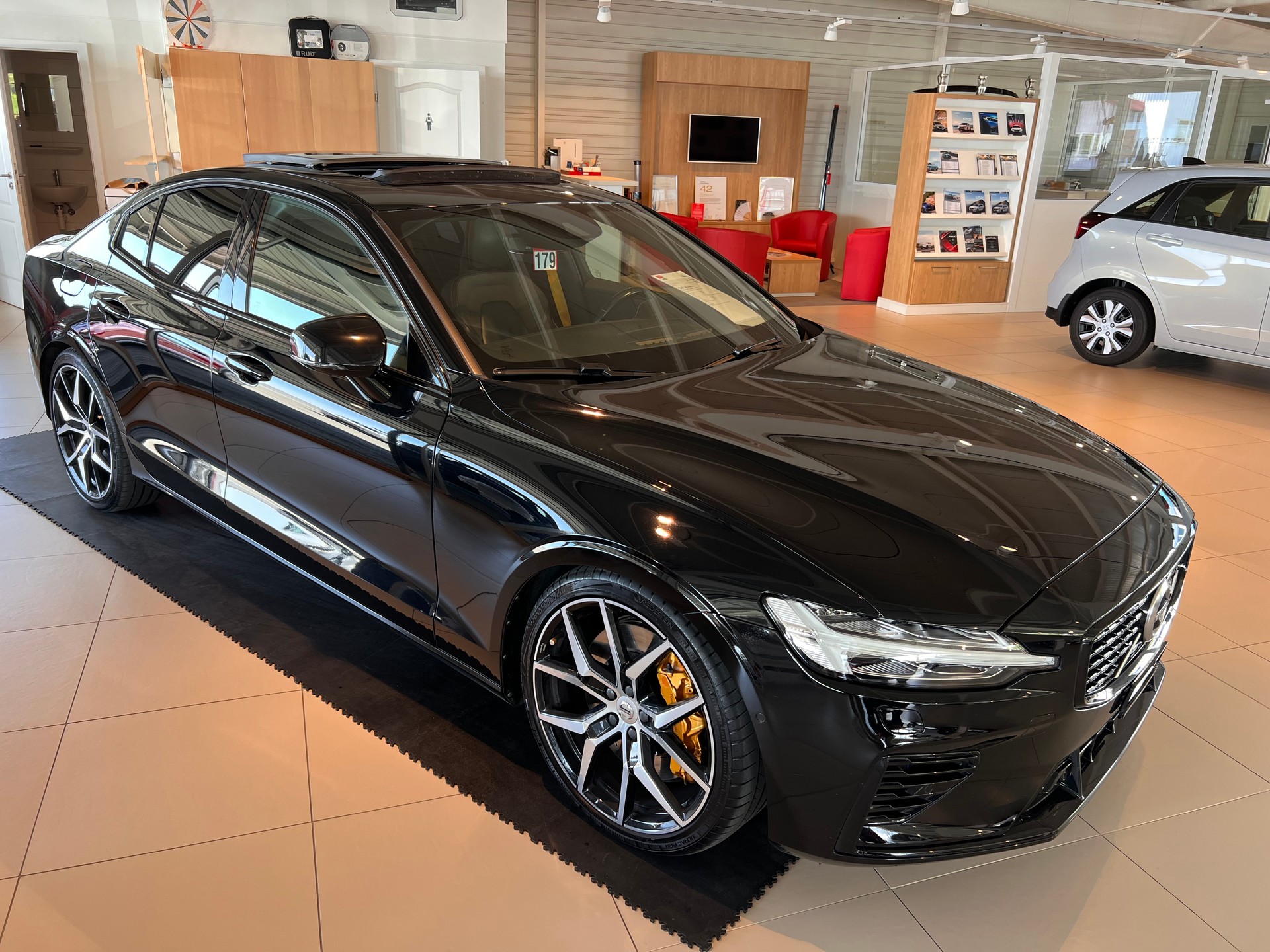 VOLVO S60 T8 eAWD Polestar-image-0