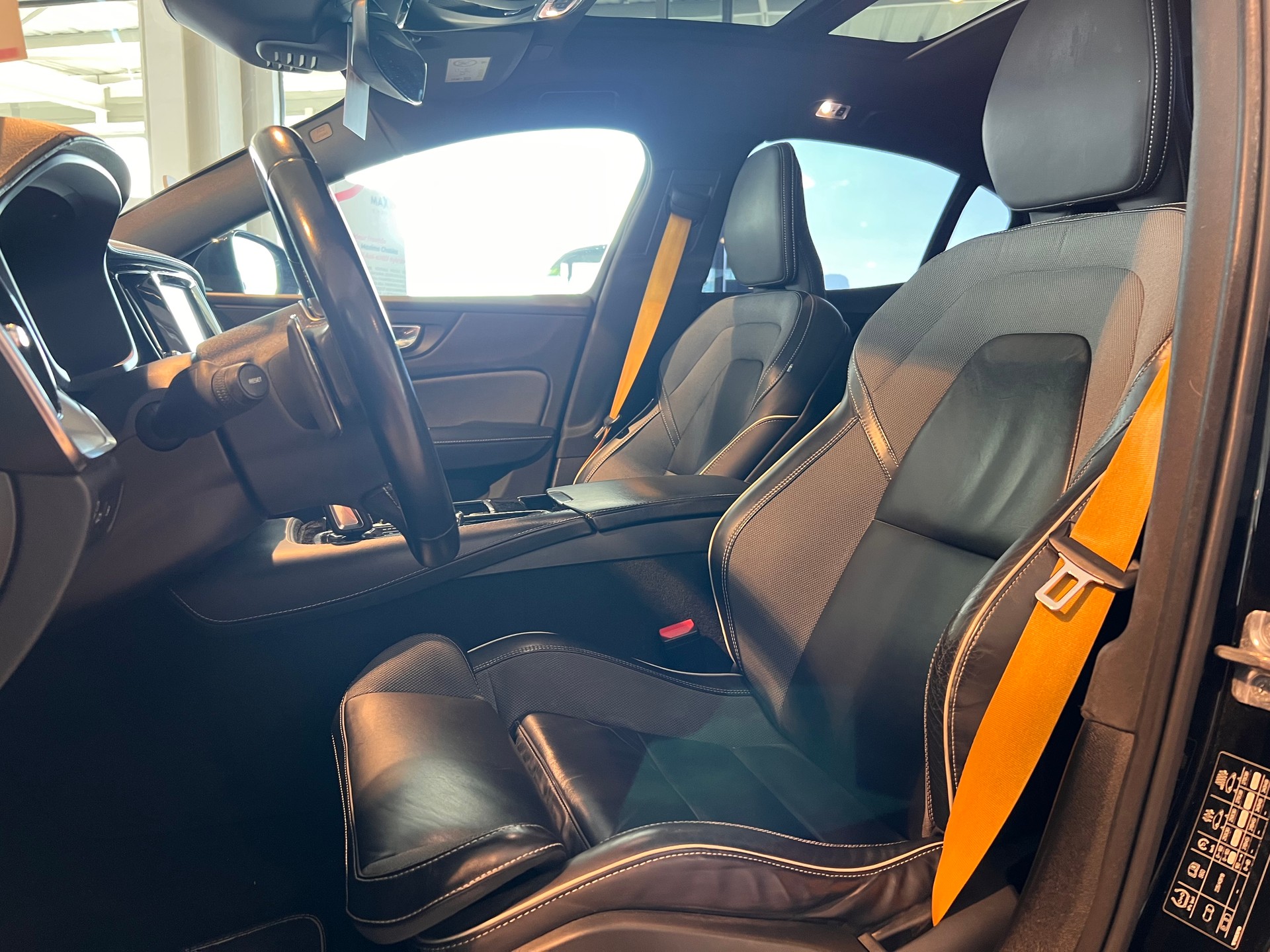 VOLVO S60 T8 eAWD Polestar-image-10