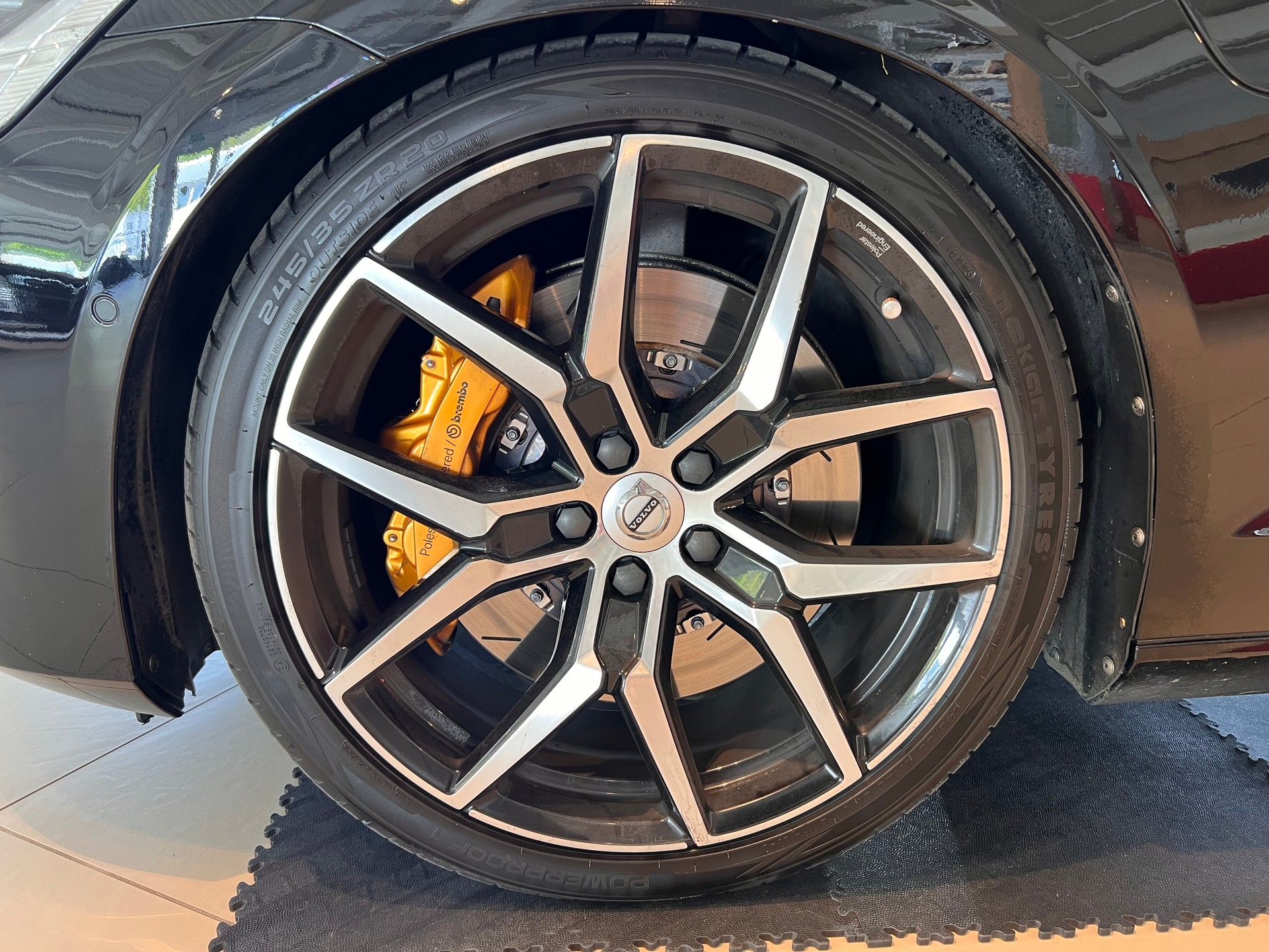 VOLVO S60 T8 eAWD Polestar-image-14