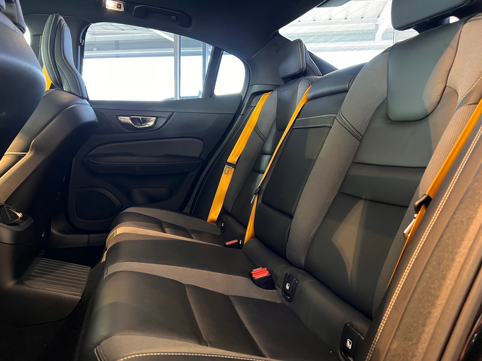 VOLVO S60 T8 eAWD Polestar-image-7