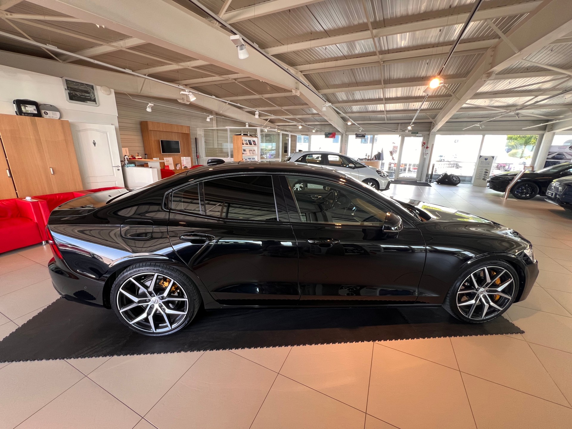 VOLVO S60 T8 eAWD Polestar-image-1