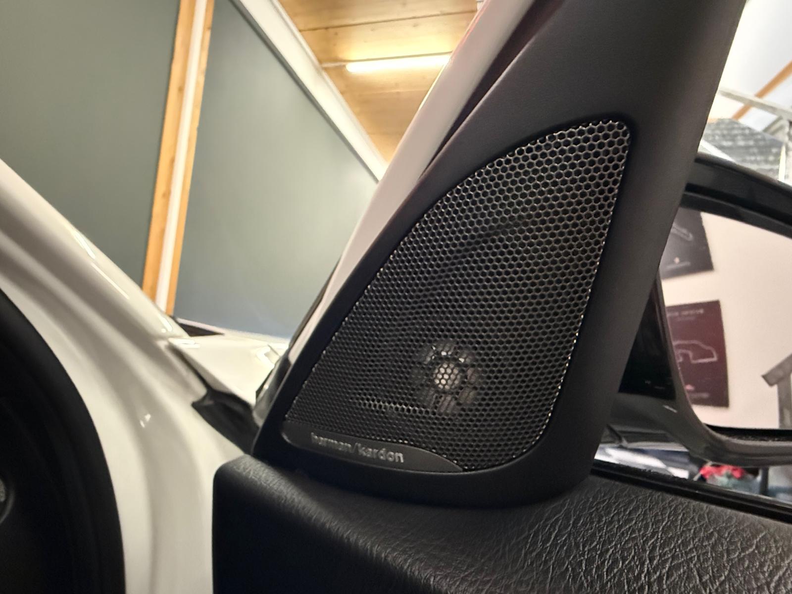 BMW M140i xDrive Steptronic-image-24