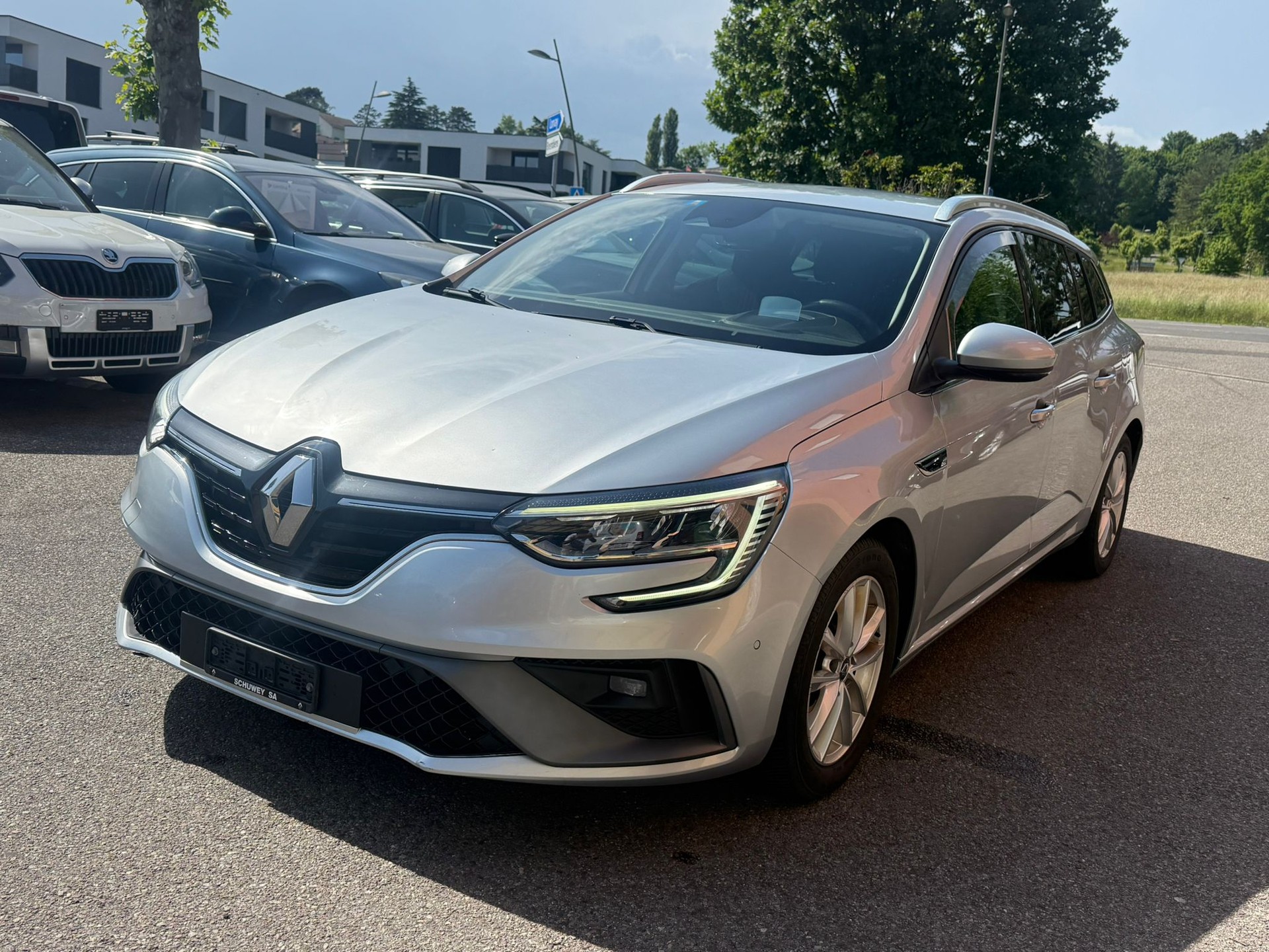 RENAULT Mégane Grandtour 1.6 E-Tech R.S. Line-image-2