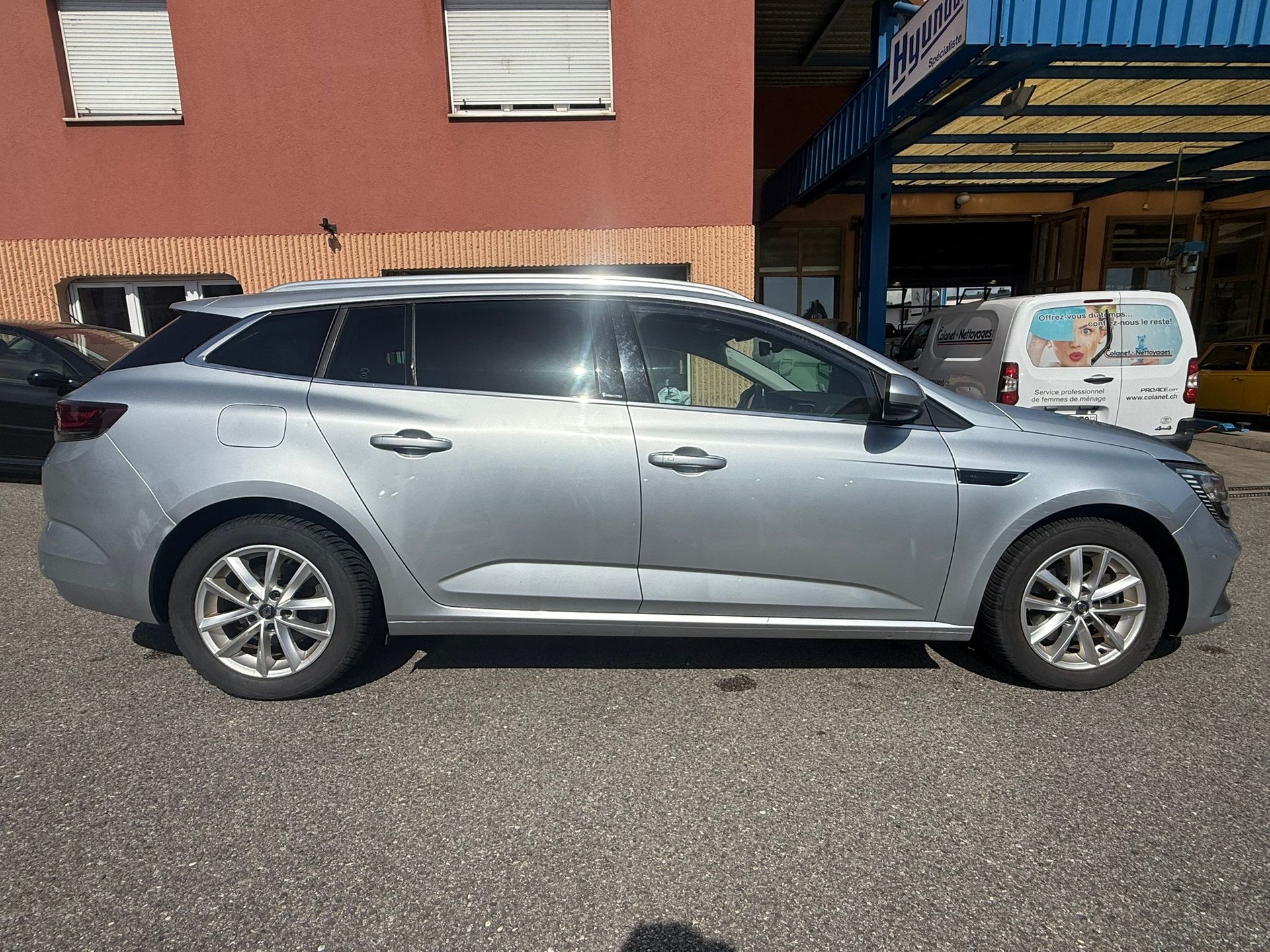 RENAULT Mégane Grandtour 1.6 E-Tech R.S. Line-image-1