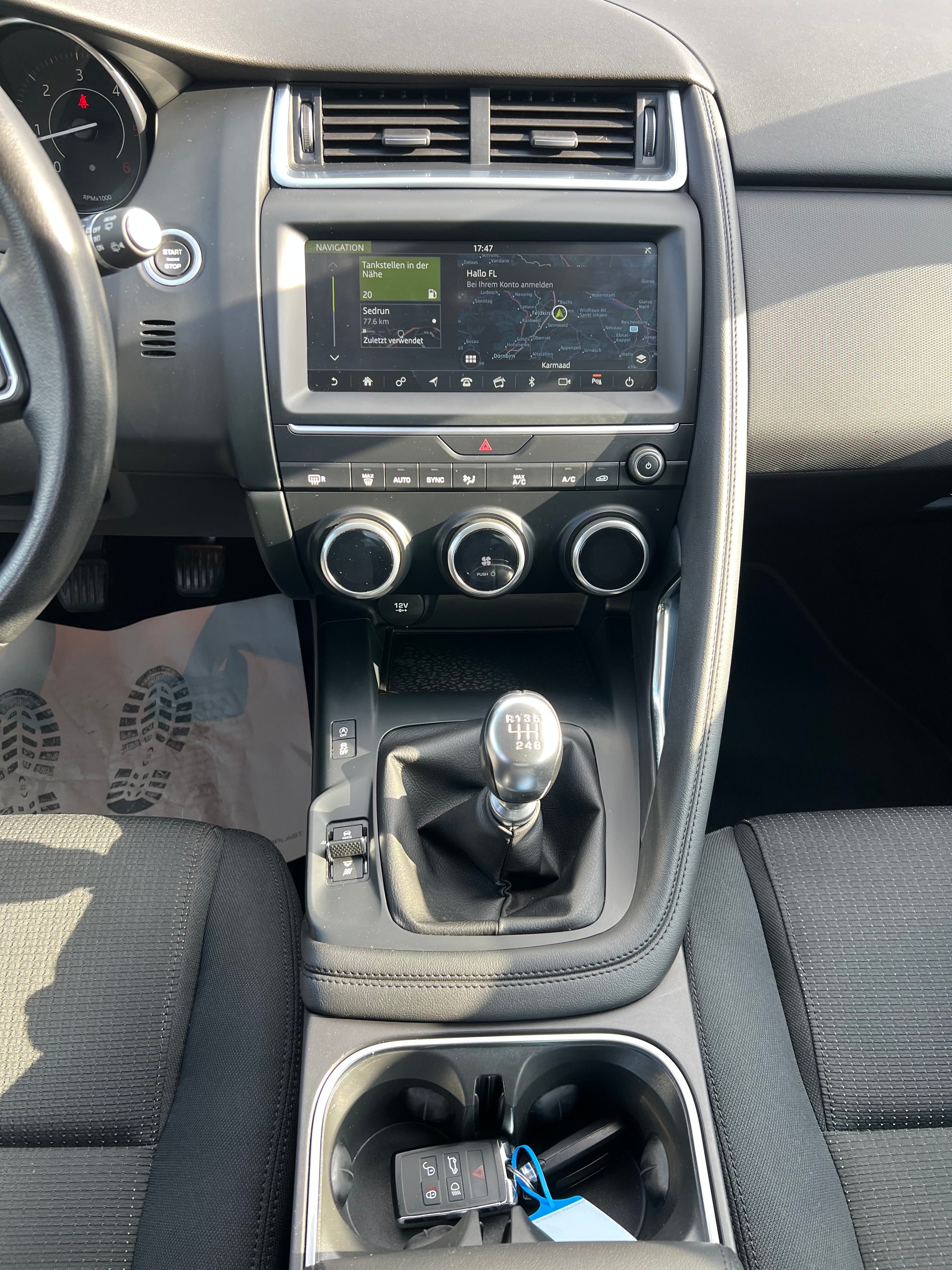 JAGUAR E-Pace 2.0d D150 R-Dynamic S (CHF149.10/Monat)-image-12