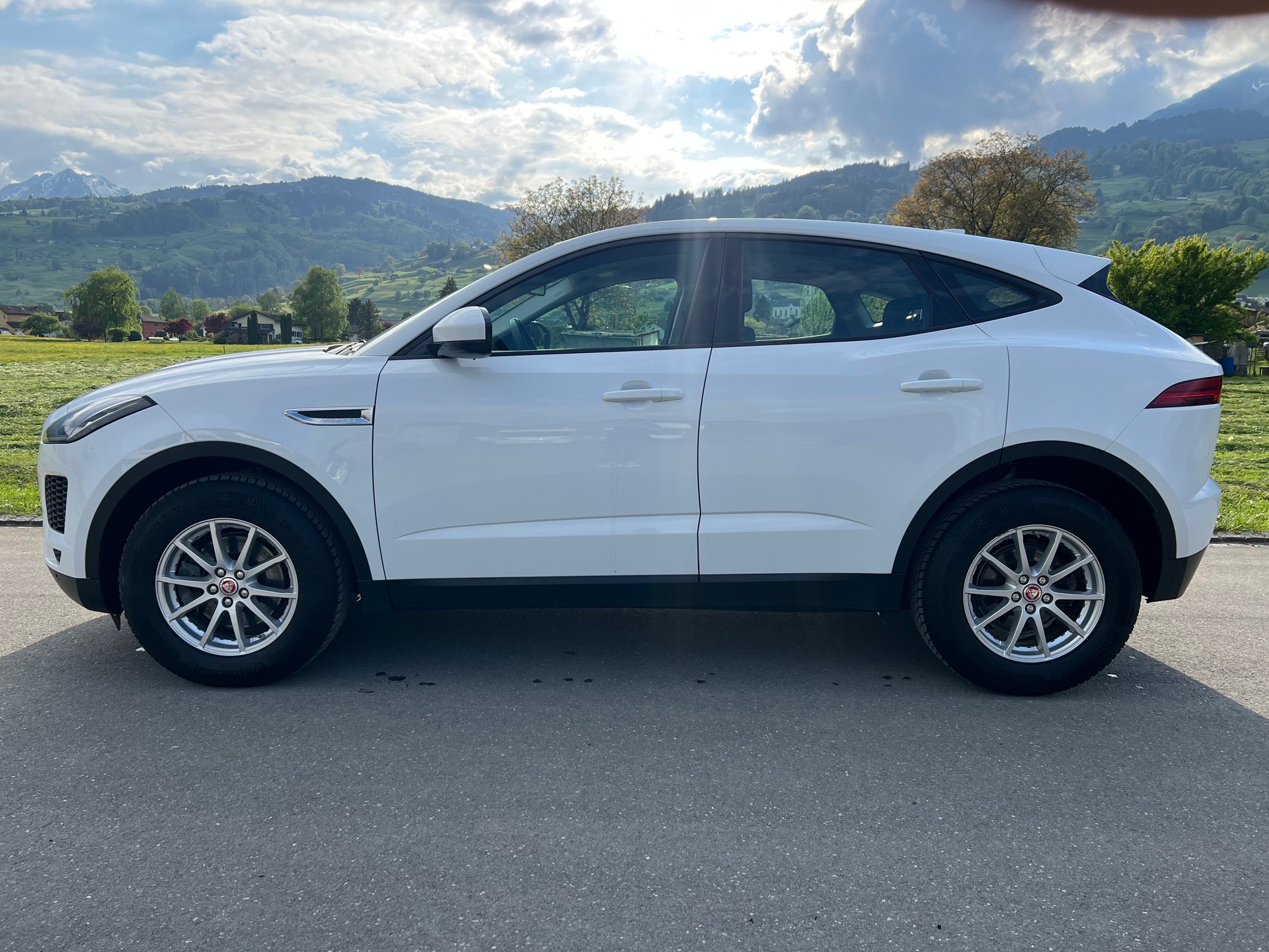 JAGUAR E-Pace 2.0d D150 R-Dynamic S (CHF149.10/Monat)-image-2