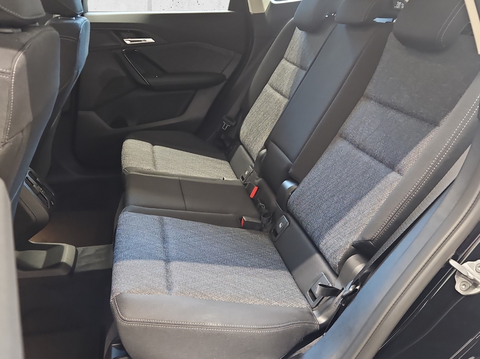 BMW X1 sDrive 18i-image-10