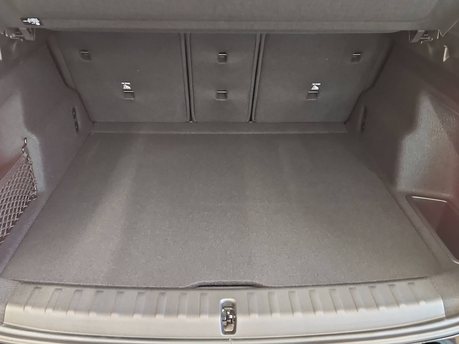 BMW X1 sDrive 18i-image-14