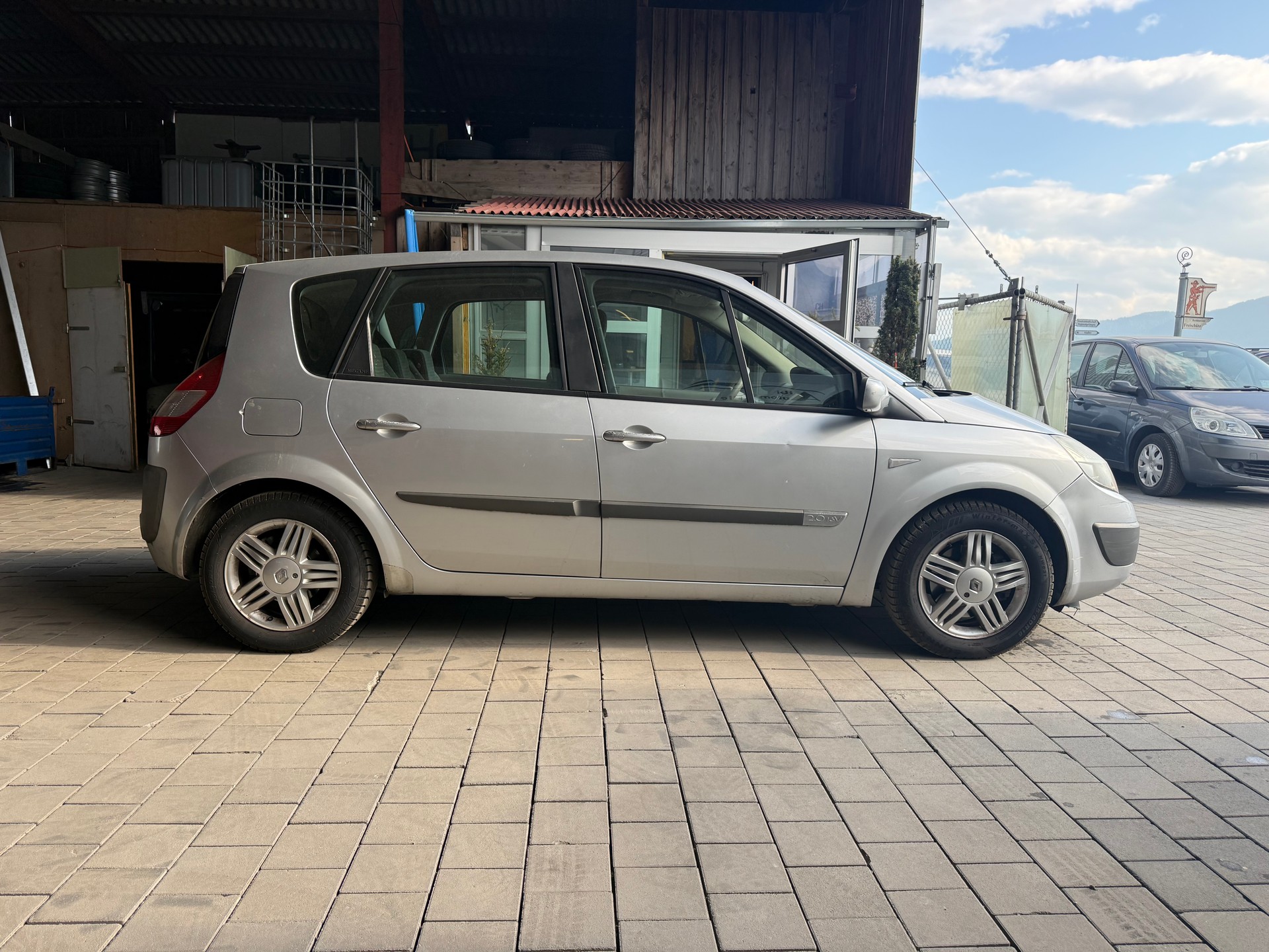 RENAULT Scénic 2.0 16V Dynamique-image-4