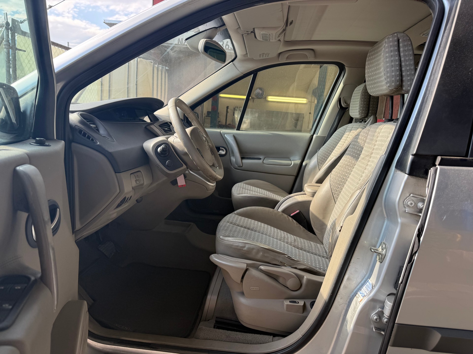 RENAULT Scénic 2.0 16V Dynamique-image-9