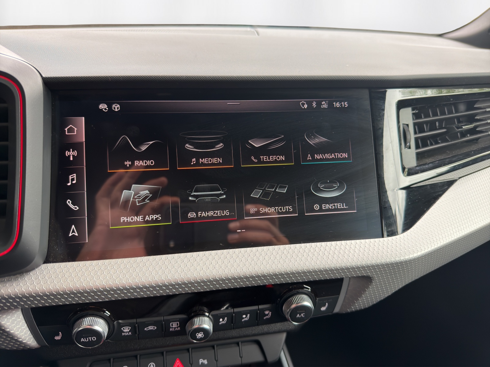 AUDI A1 Sportback 30 TFSI Attraction S-tronic-image-8