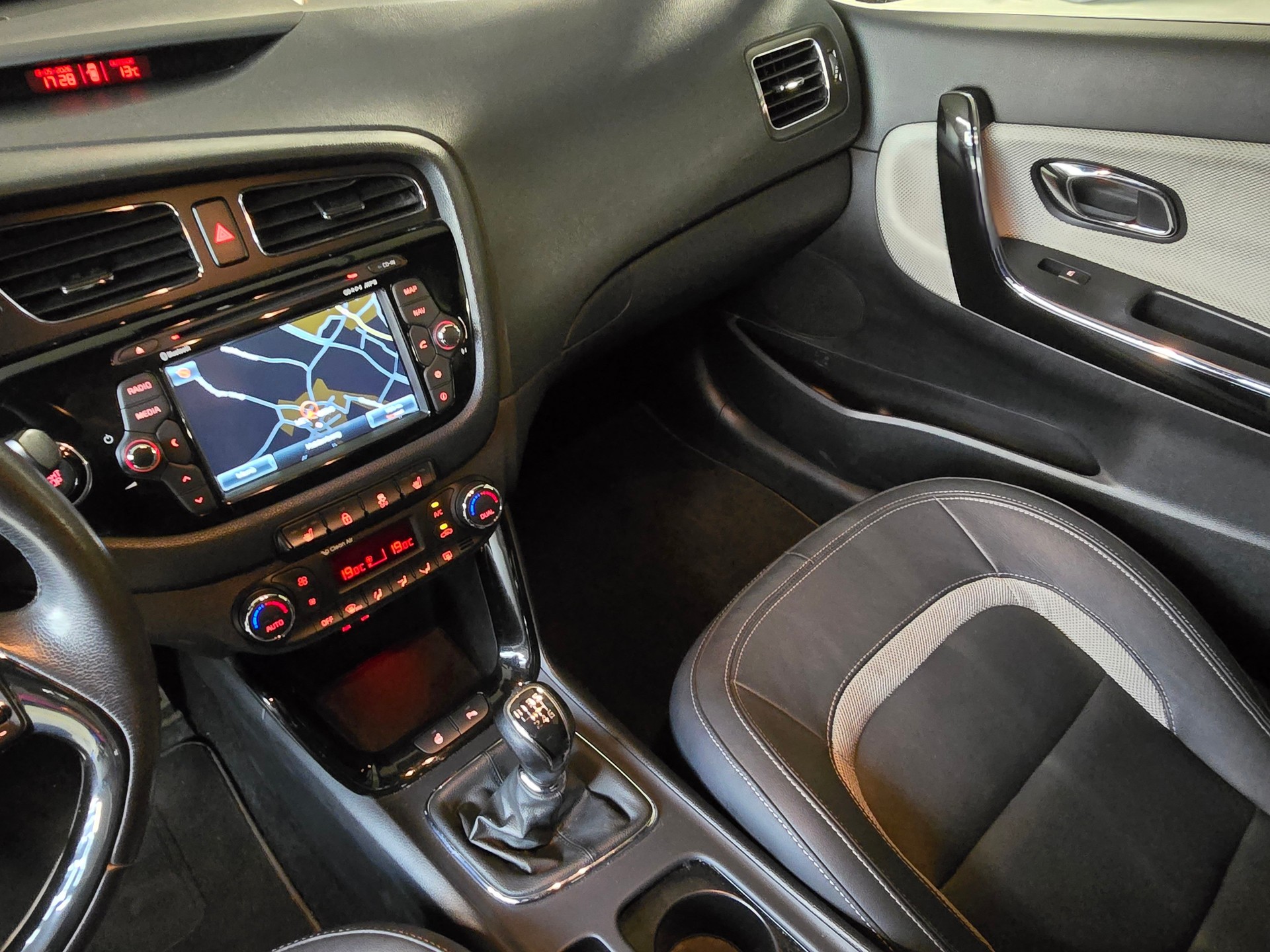 KIA pro_cee'd / ProCeed Pro_Cee'd 1.6 GDi-image-10