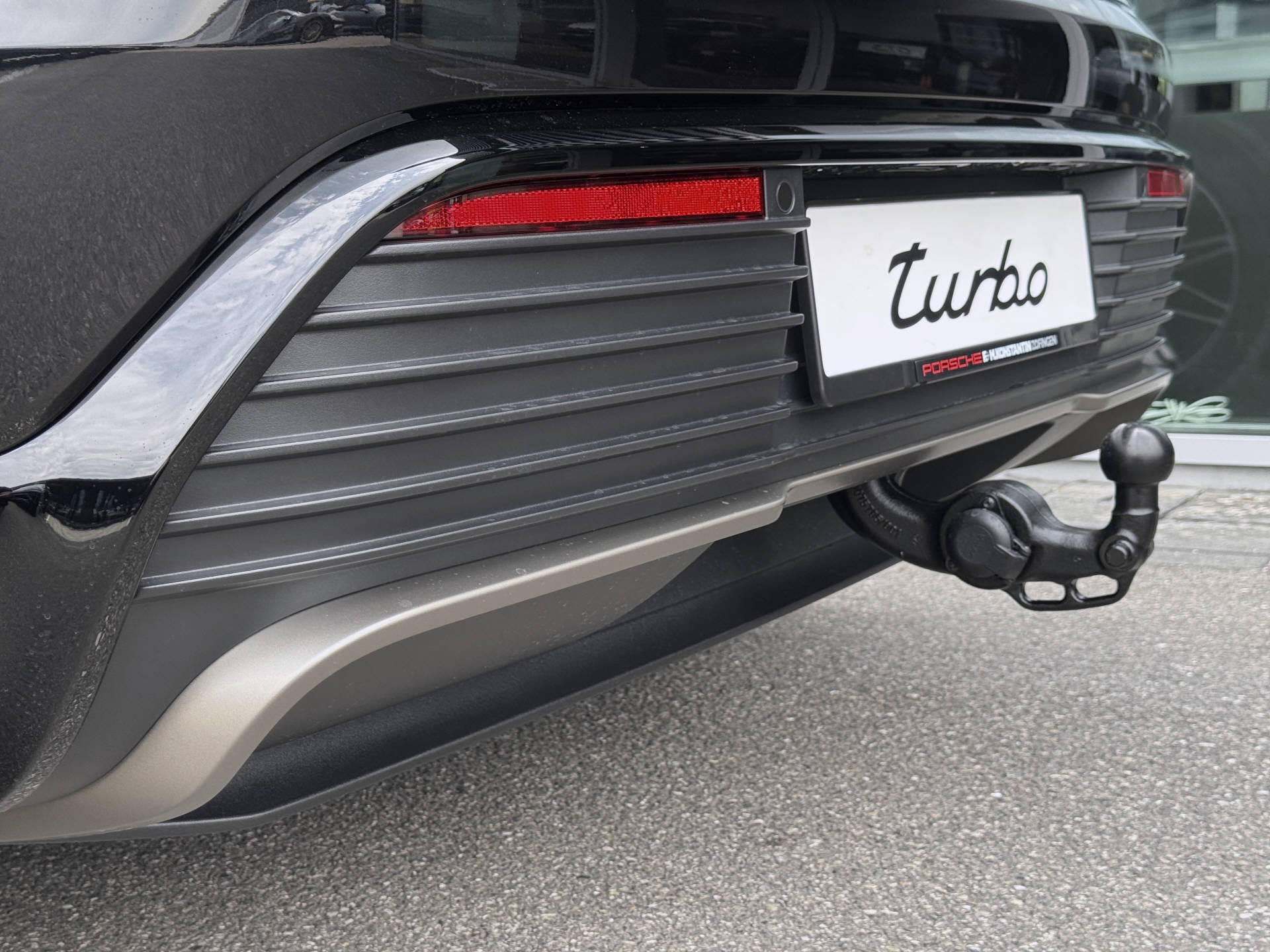 PORSCHE Macan Turbo-image-5