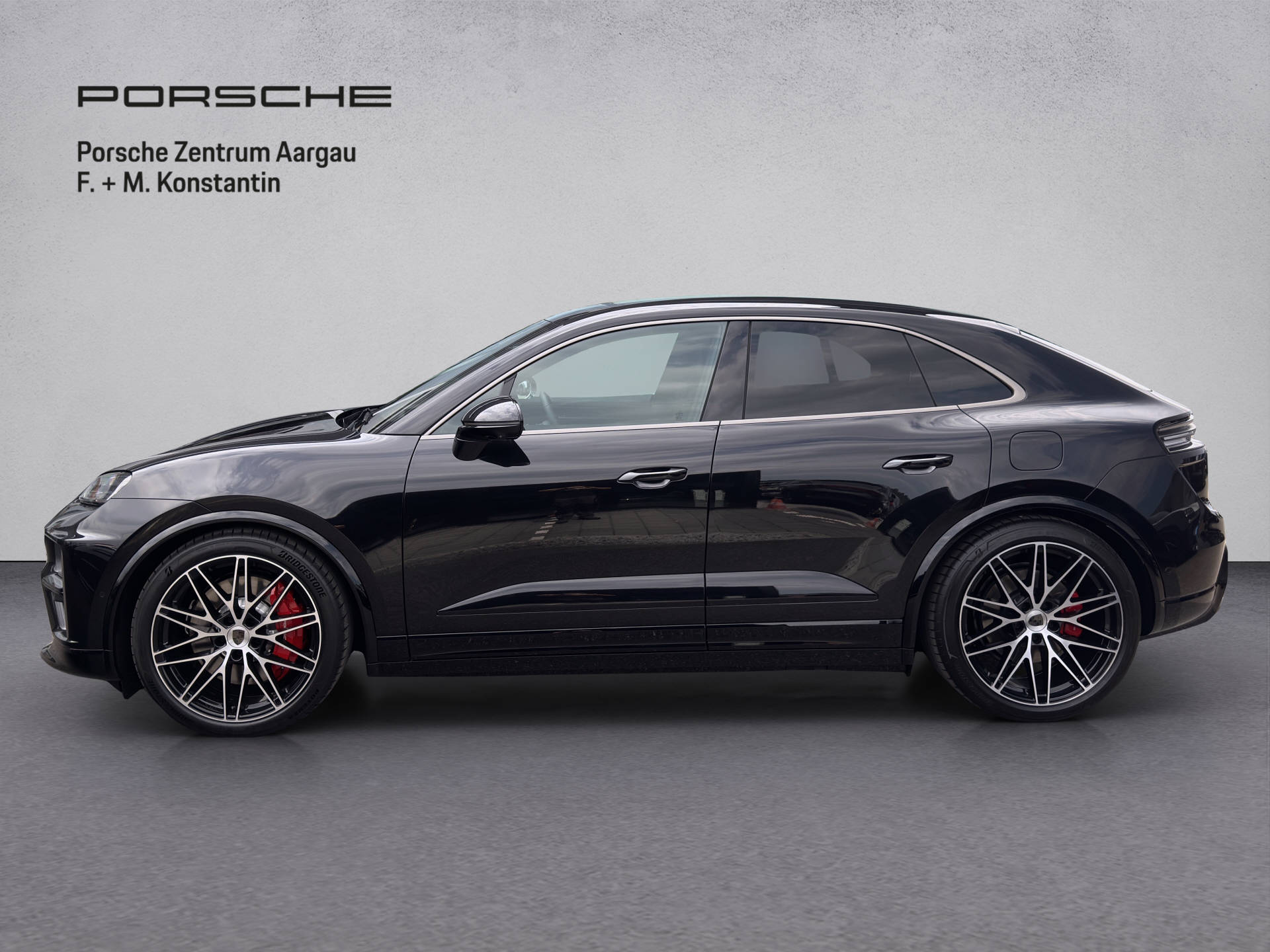 PORSCHE Macan Turbo-image-2