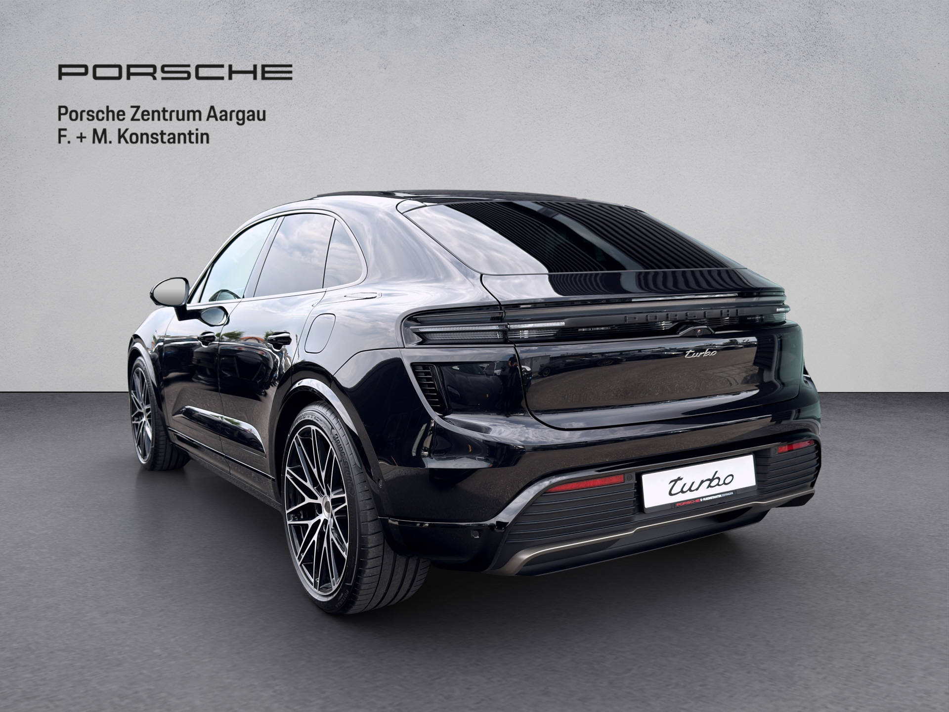 PORSCHE Macan Turbo-image-3