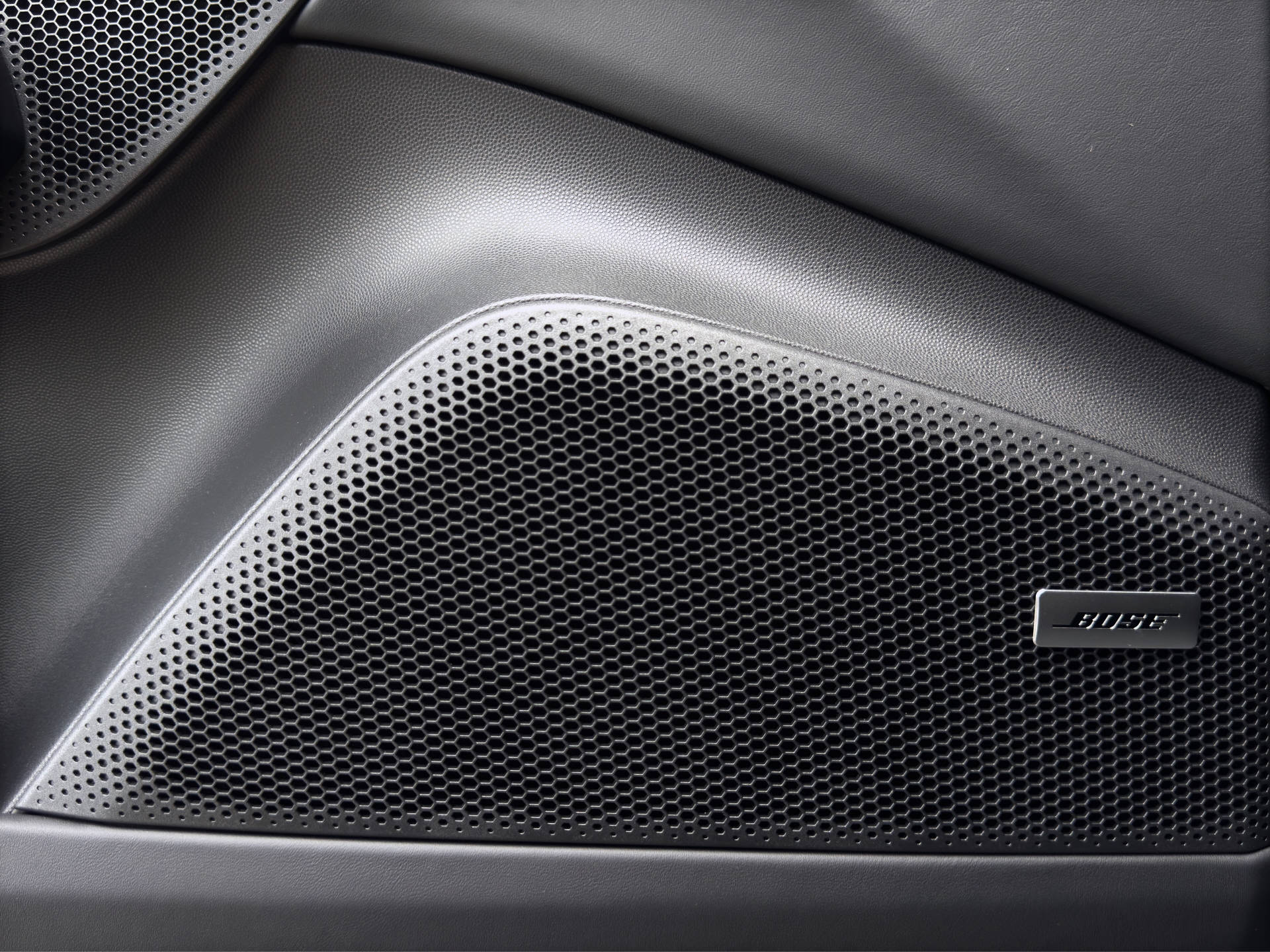 PORSCHE Macan Turbo-image-12