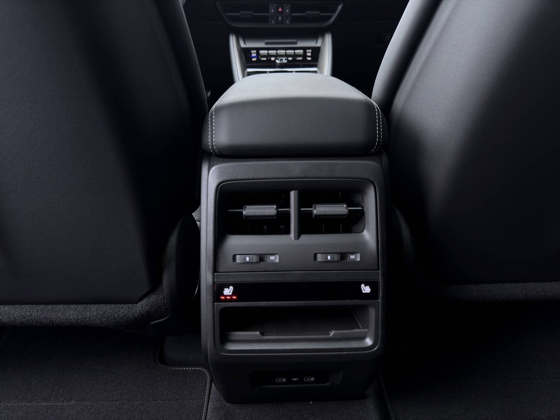 PORSCHE Macan Turbo-image-13