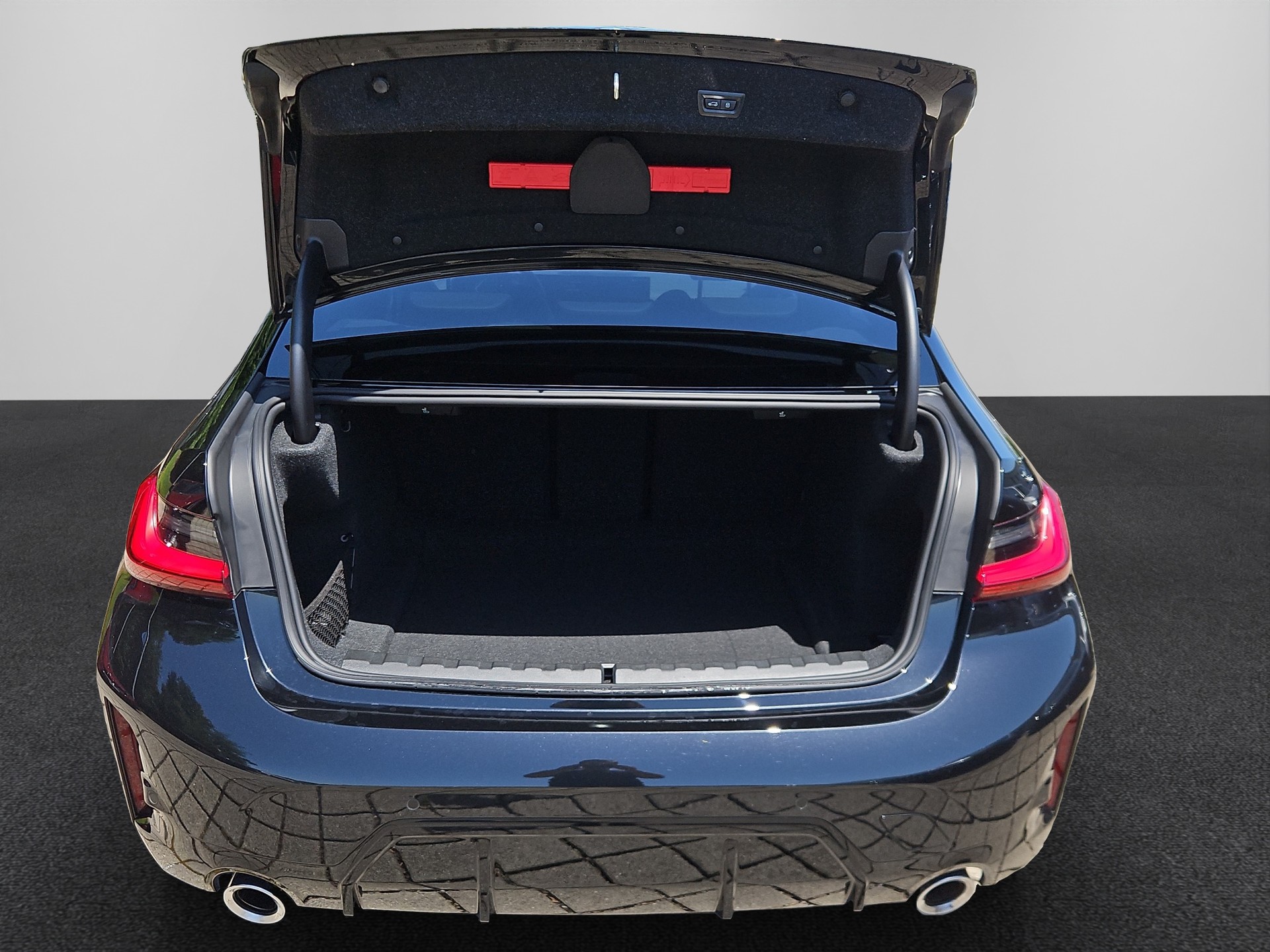 BMW 320d xDrive 48V Steptronic M Sport-image-14