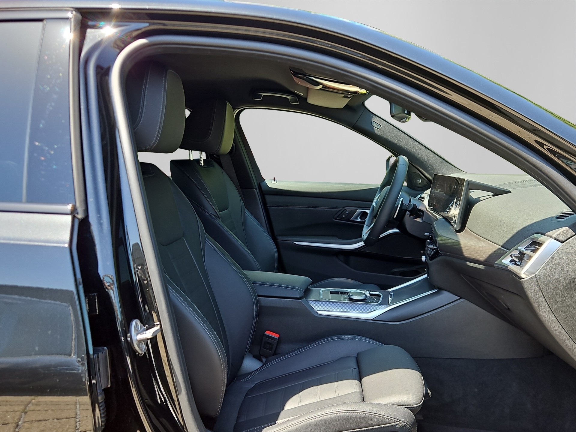 BMW 320d xDrive 48V Steptronic M Sport-image-19
