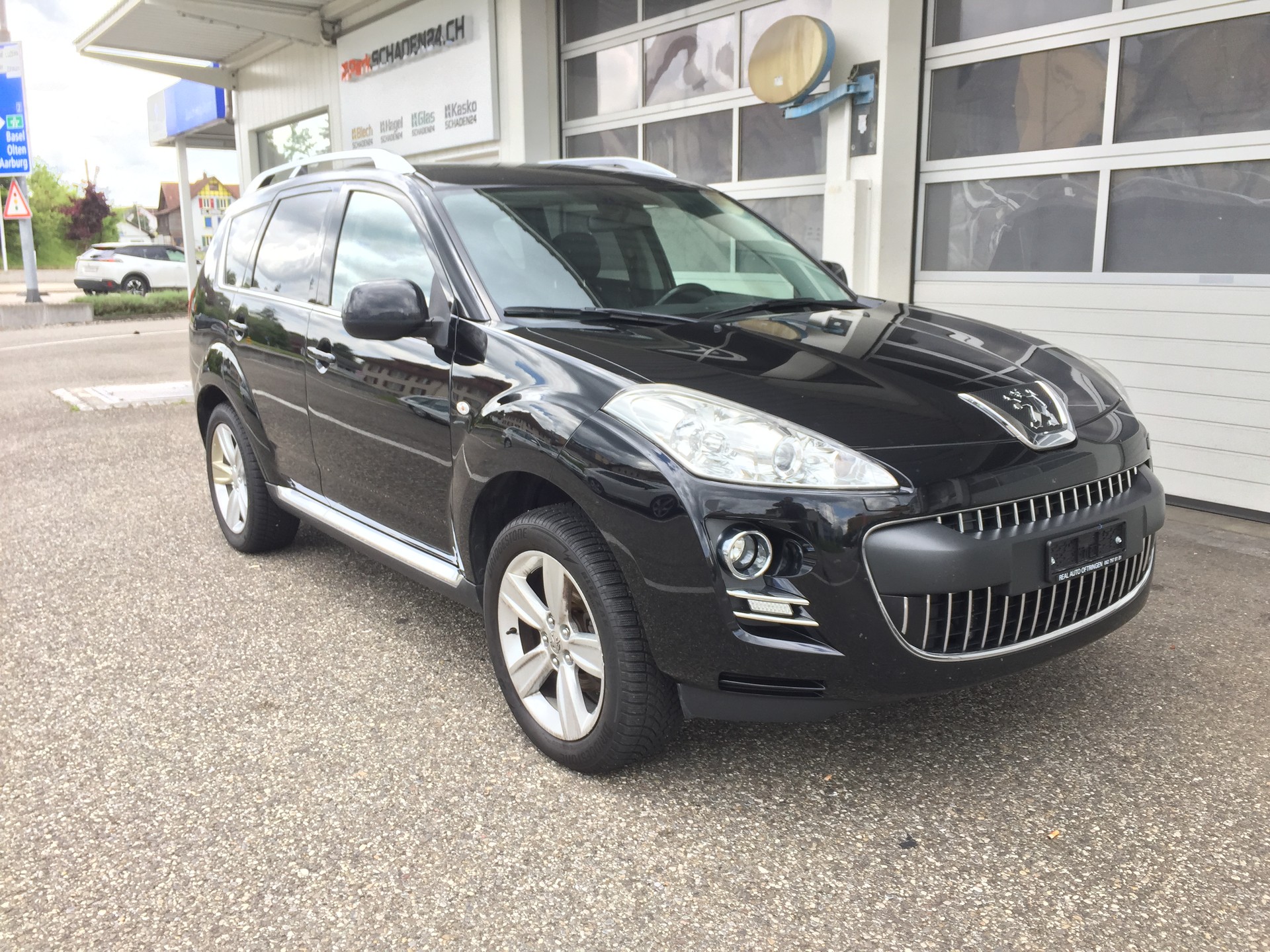 PEUGEOT 4007 2.2 HDi Platinum Edition DCS6-image-2