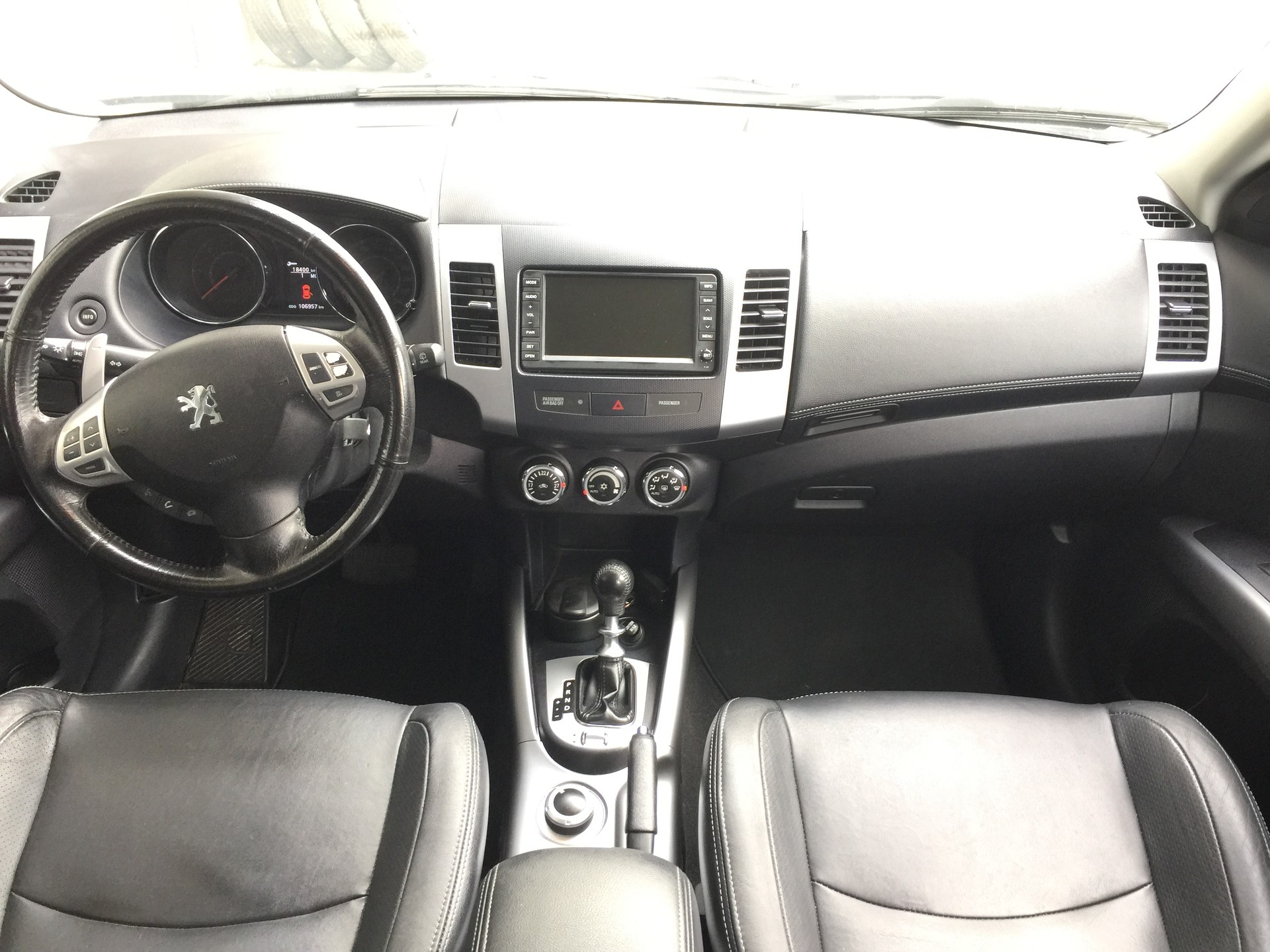 PEUGEOT 4007 2.2 HDi Platinum Edition DCS6-image-8