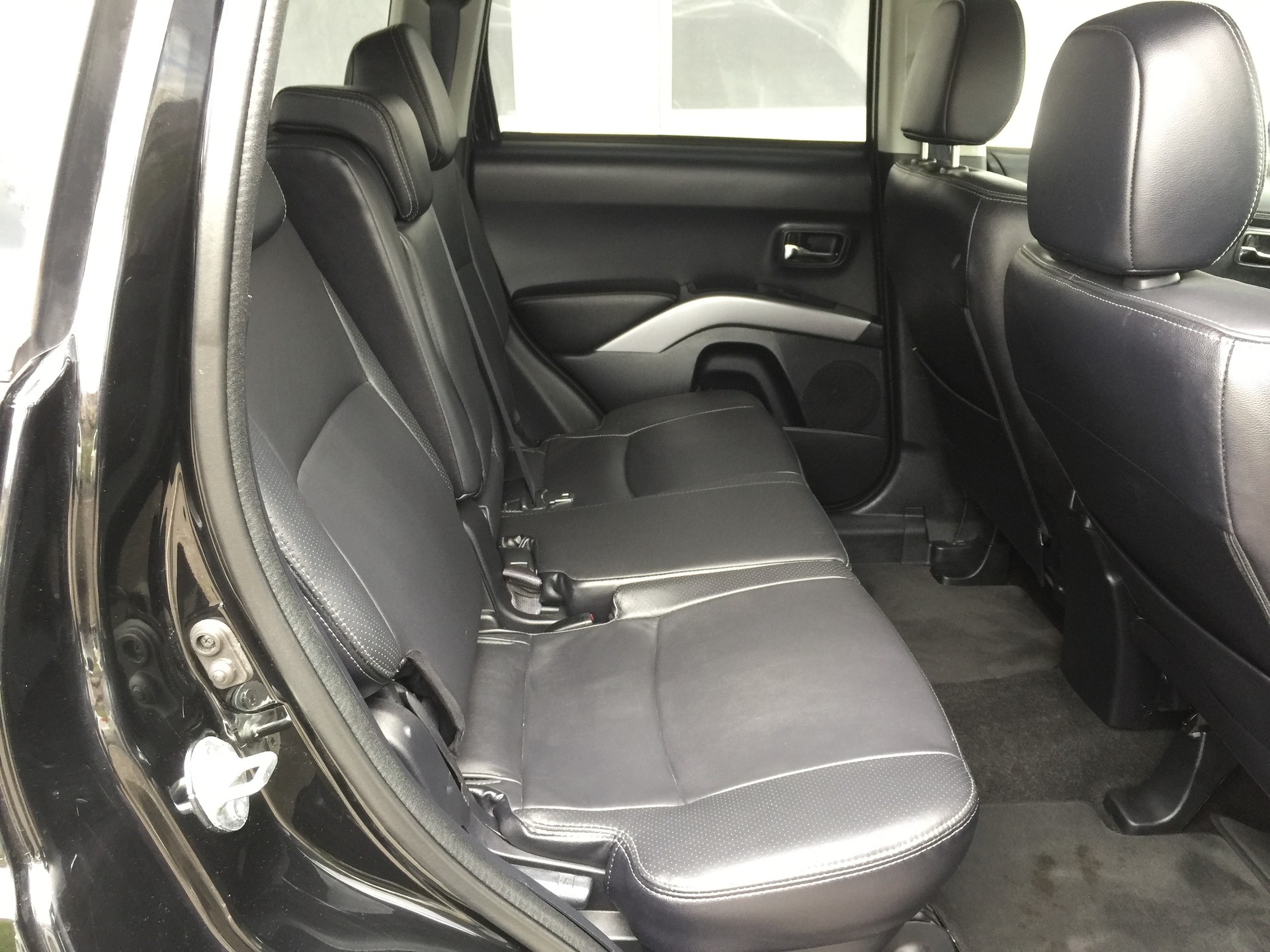 PEUGEOT 4007 2.2 HDi Platinum Edition DCS6-image-7