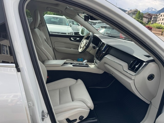 VOLVO XC60 2.0 B4 MH Inscription AWD-image-12