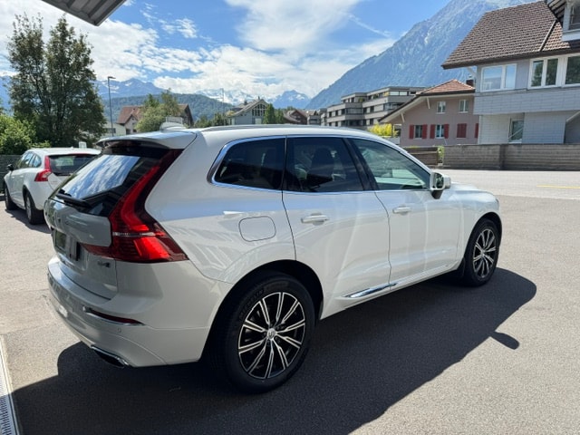 VOLVO XC60 2.0 B4 MH Inscription AWD-image-2