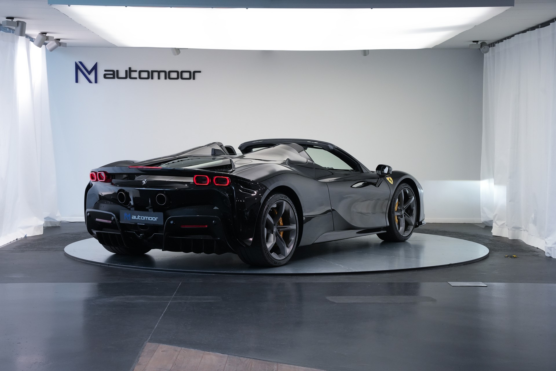 FERRARI SF90 Spider *CH-Fahrzeug* *Nero Daytona* *Carbon*-image-4
