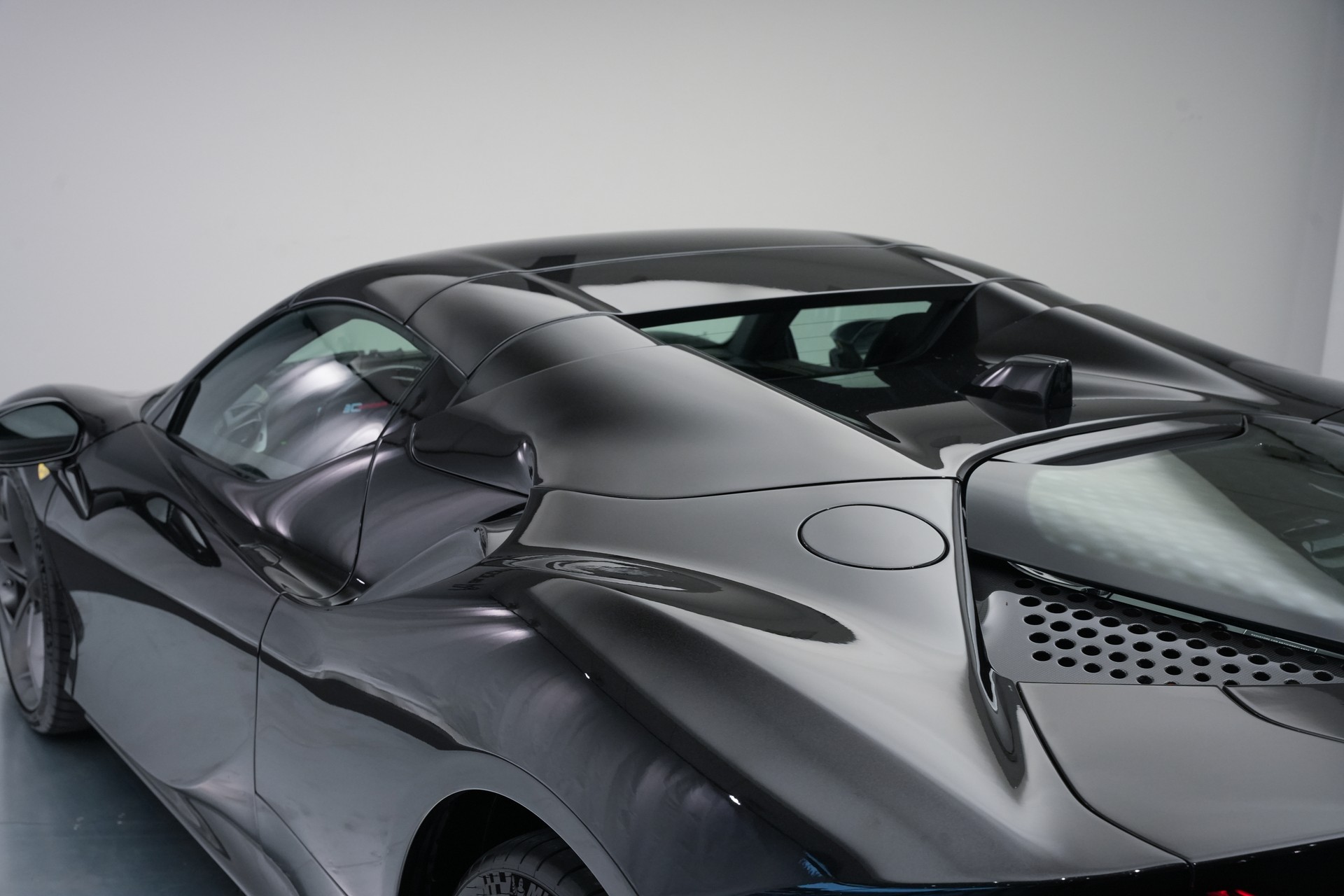 FERRARI SF90 Spider *CH-Fahrzeug* *Nero Daytona* *Carbon*-image-57
