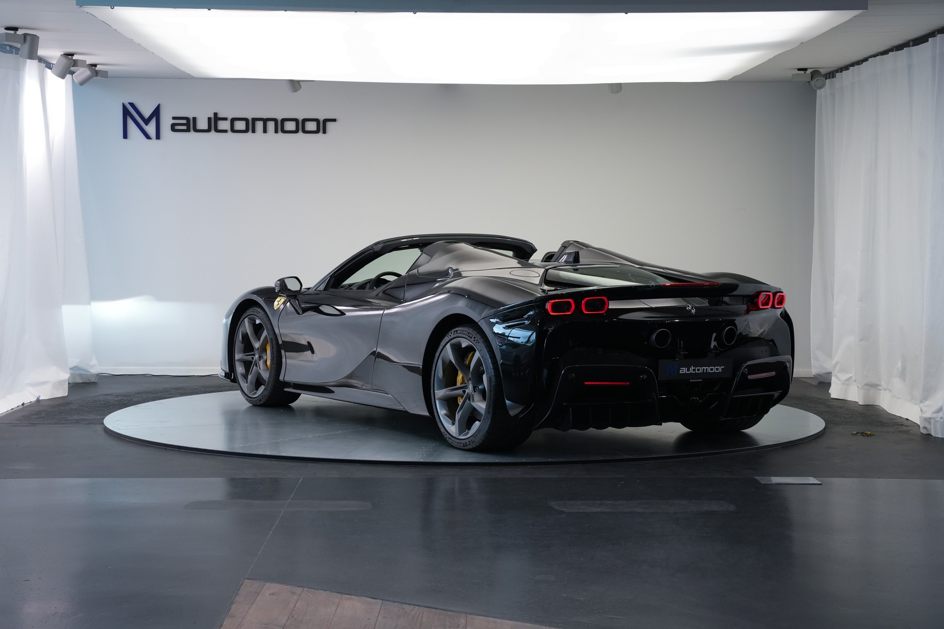 FERRARI SF90 Spider *CH-Fahrzeug* *Nero Daytona* *Carbon*-image-6