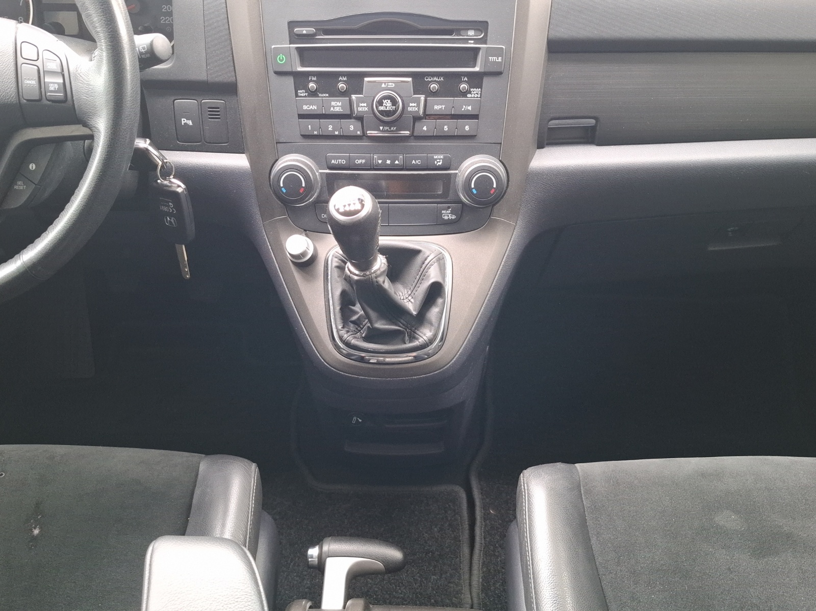 HONDA CR-V 2.0 4WD Elegance // 8-fach Aluminiumbereift-image-12