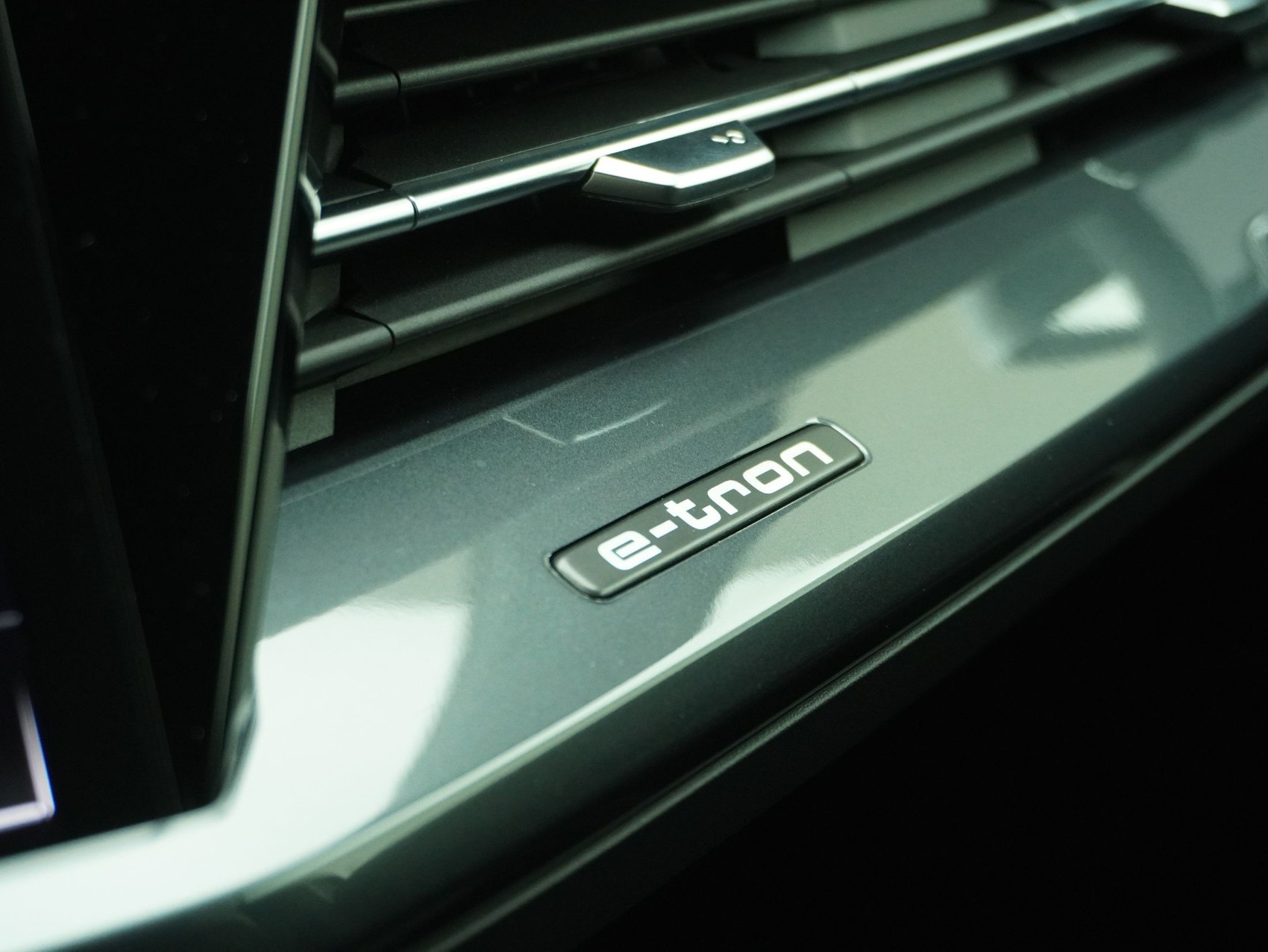 AUDI Q4 e-tron 55 S line quattro **Audi Werksgarantie bis 05/2030**-image-17