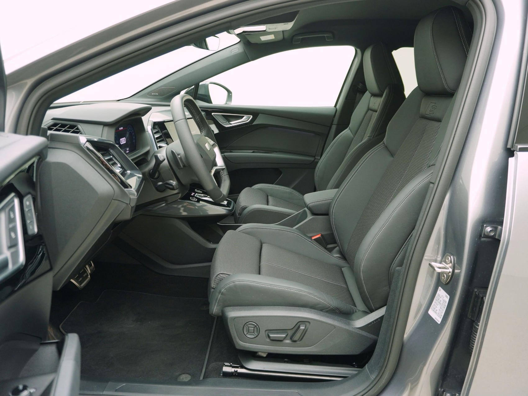 AUDI Q4 e-tron 55 S line quattro **Audi Werksgarantie bis 05/2030**-image-8