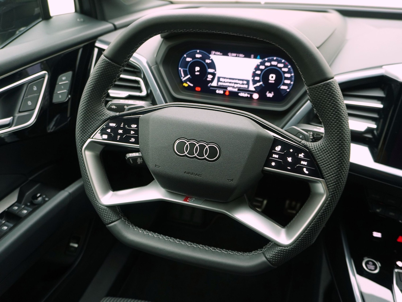 AUDI Q4 e-tron 55 S line quattro **Audi Werksgarantie bis 05/2030**-image-11