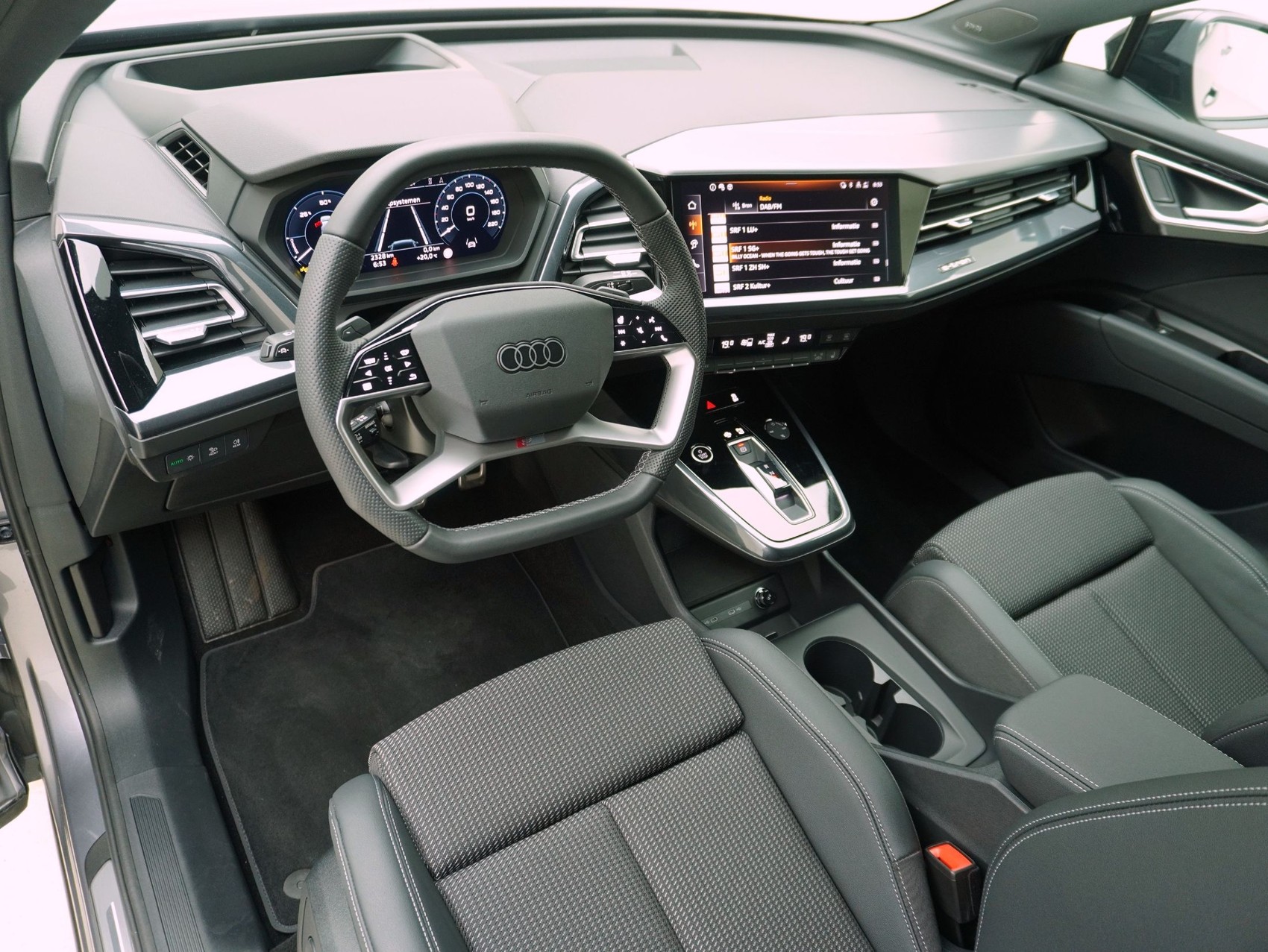 AUDI Q4 e-tron 55 S line quattro **Audi Werksgarantie bis 05/2030**-image-9