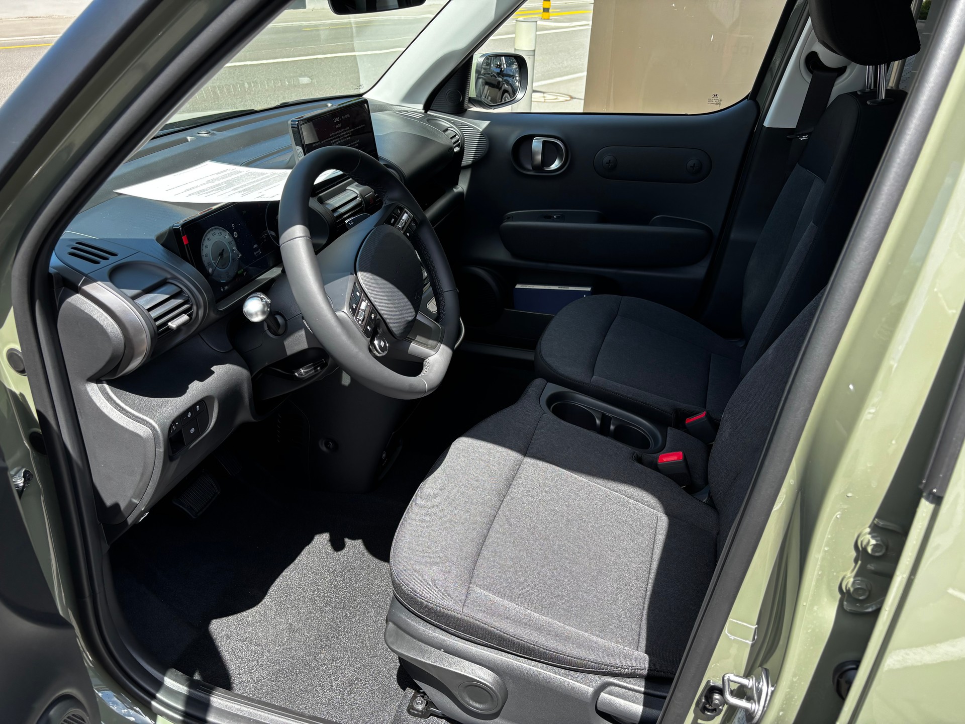 HYUNDAI Inster 49kWh Amplia-image-8