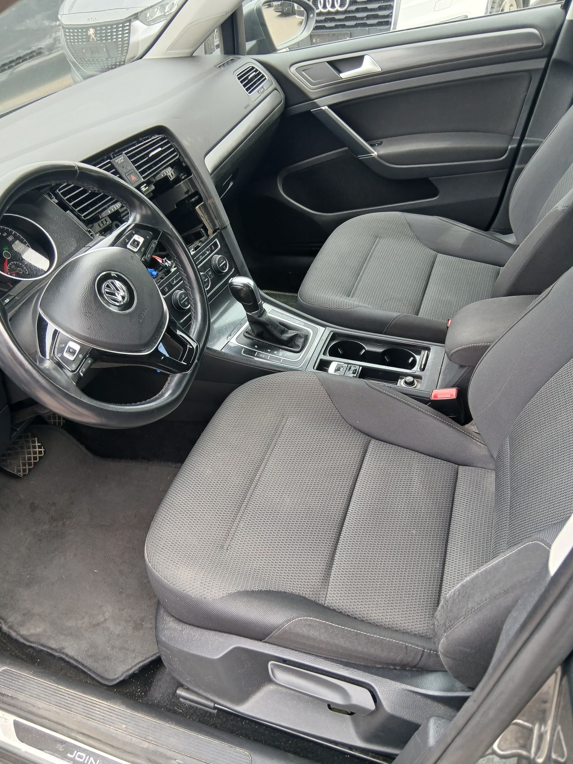 VW Golf 1.0 TSI Comfortline DSG-image-8